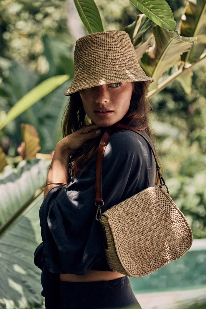 Sac Tiako raphia naturel - Sac bandoulière artisanal femme à rabat fait main Madagascar