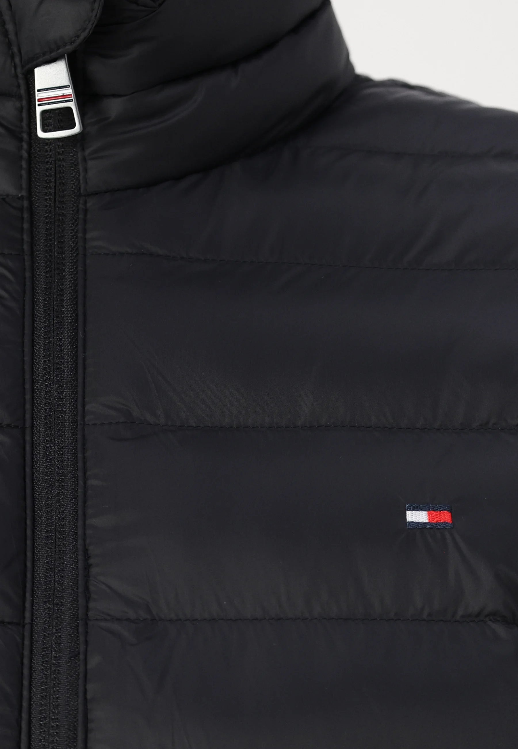 Doudoune sans manches homme Tommy Hilfiger noire – Gilet matelassé léger, confort, hiver mi-saison.