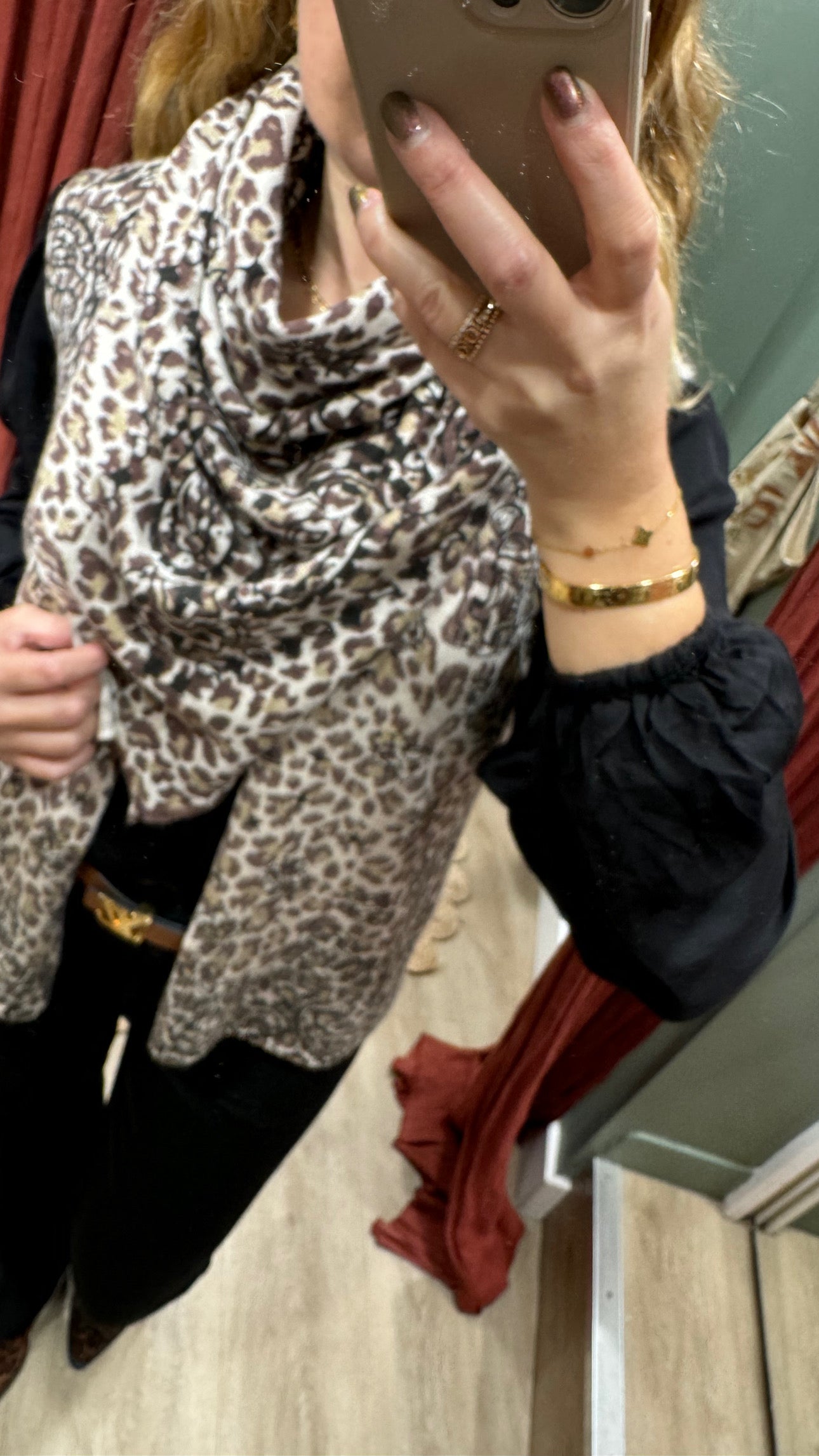 Écharpe Carré Léopard en Coton – Adoré Paris | Foulard Femme Élégant Automne