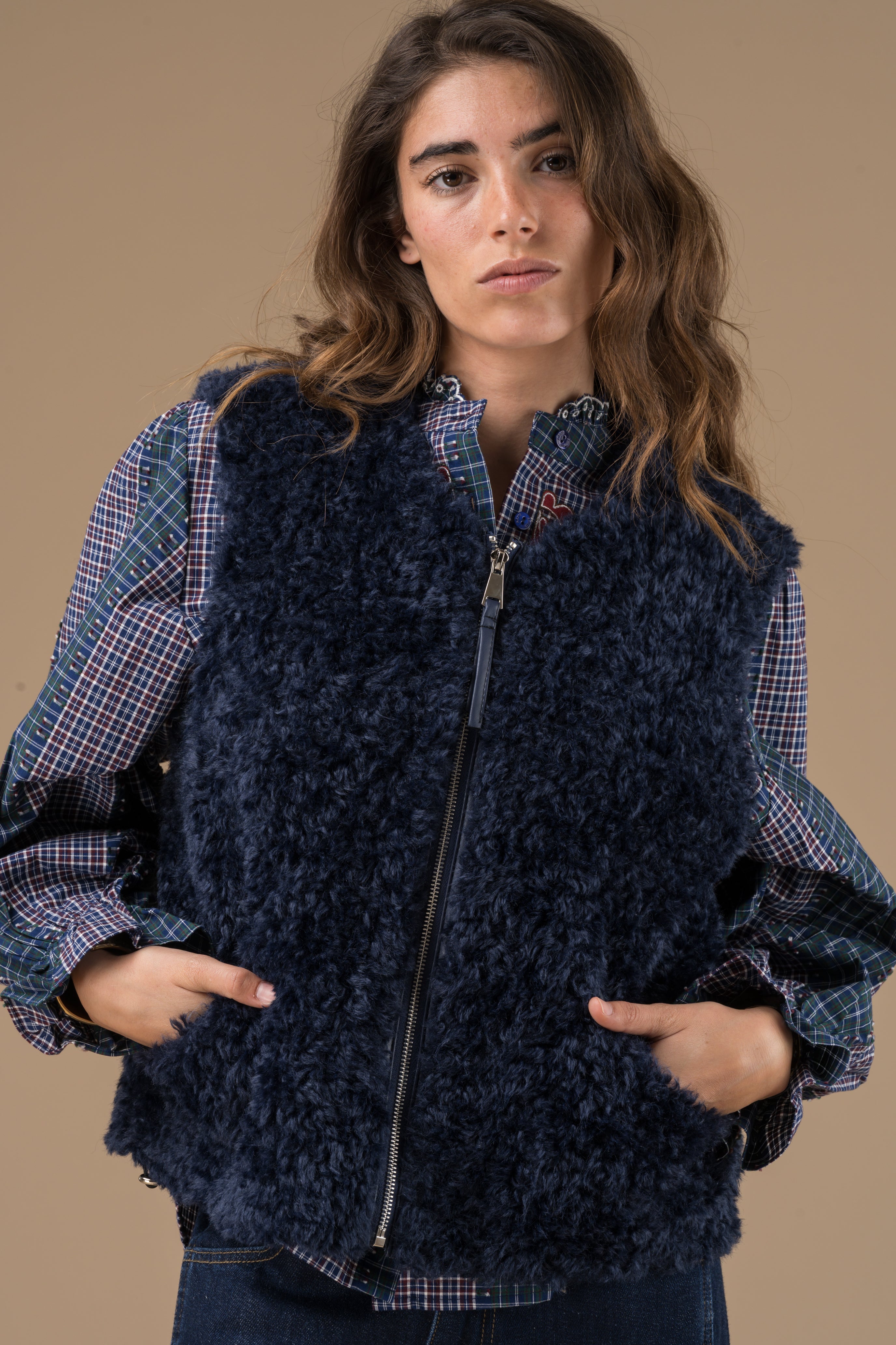 Gilet sans manches femme fausse fourrure bleu marine – Adoré Paris Ludmila, chaud, doux, style bohème