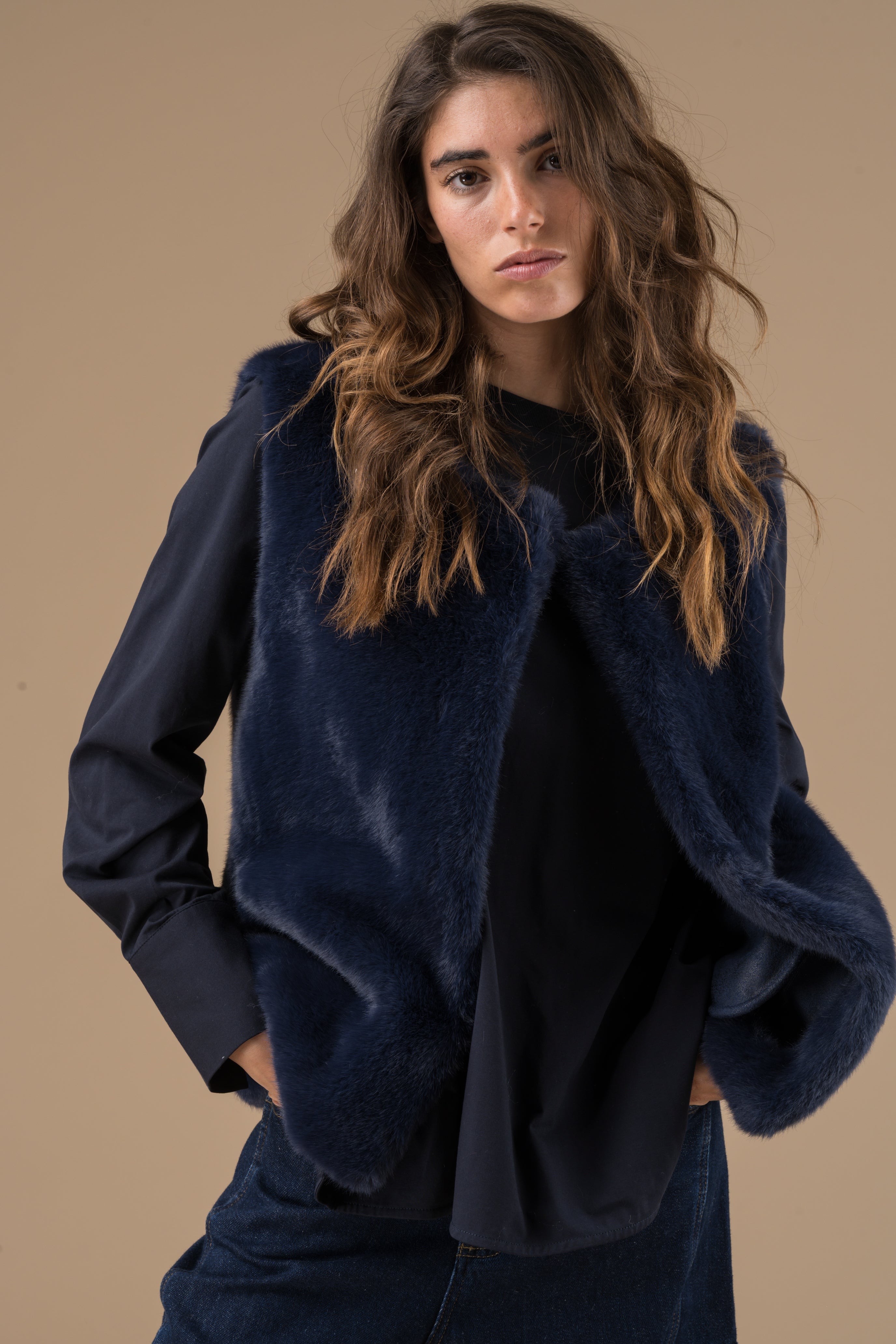 Gilet sans manches fausse fourrure bleu marine – Adoré Paris Vassilissa femme, mi-saison, doux et confortable