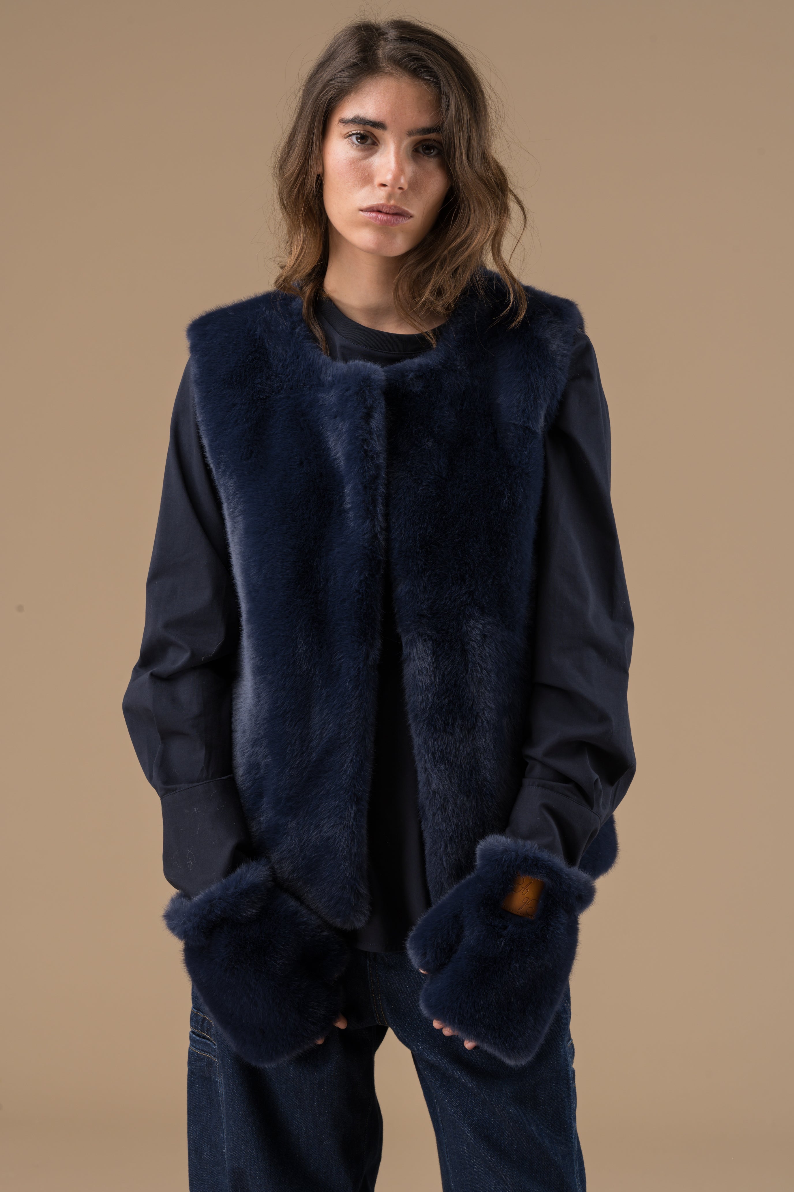 Gilet sans manches fausse fourrure bleu marine – Adoré Paris Vassilissa femme, mi-saison, doux et confortable