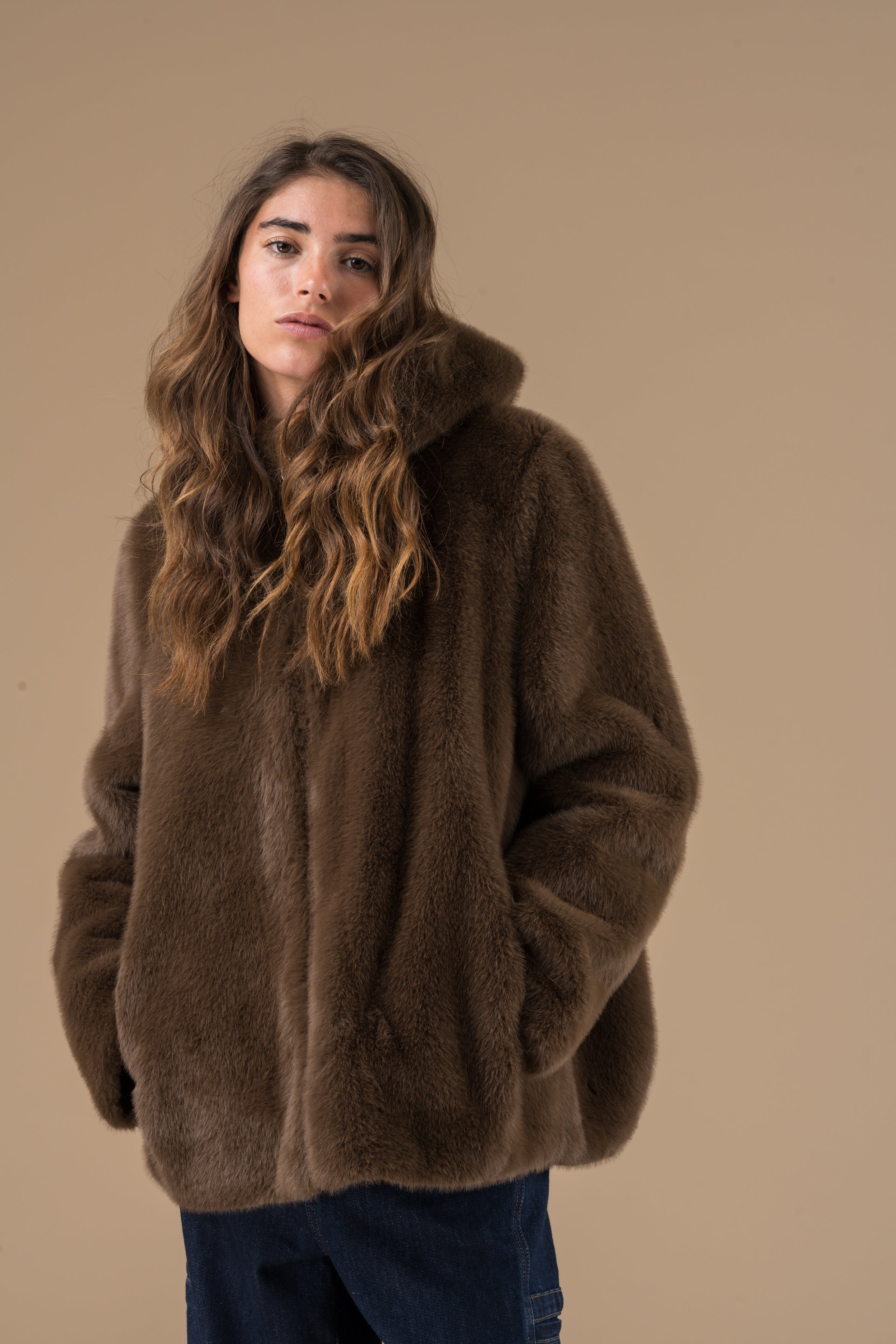 Veste fourrure Chocolat Katarina by Adoré Paris - Parka femme chaude, fausse fourrure, confortable, tendance automne/hiver