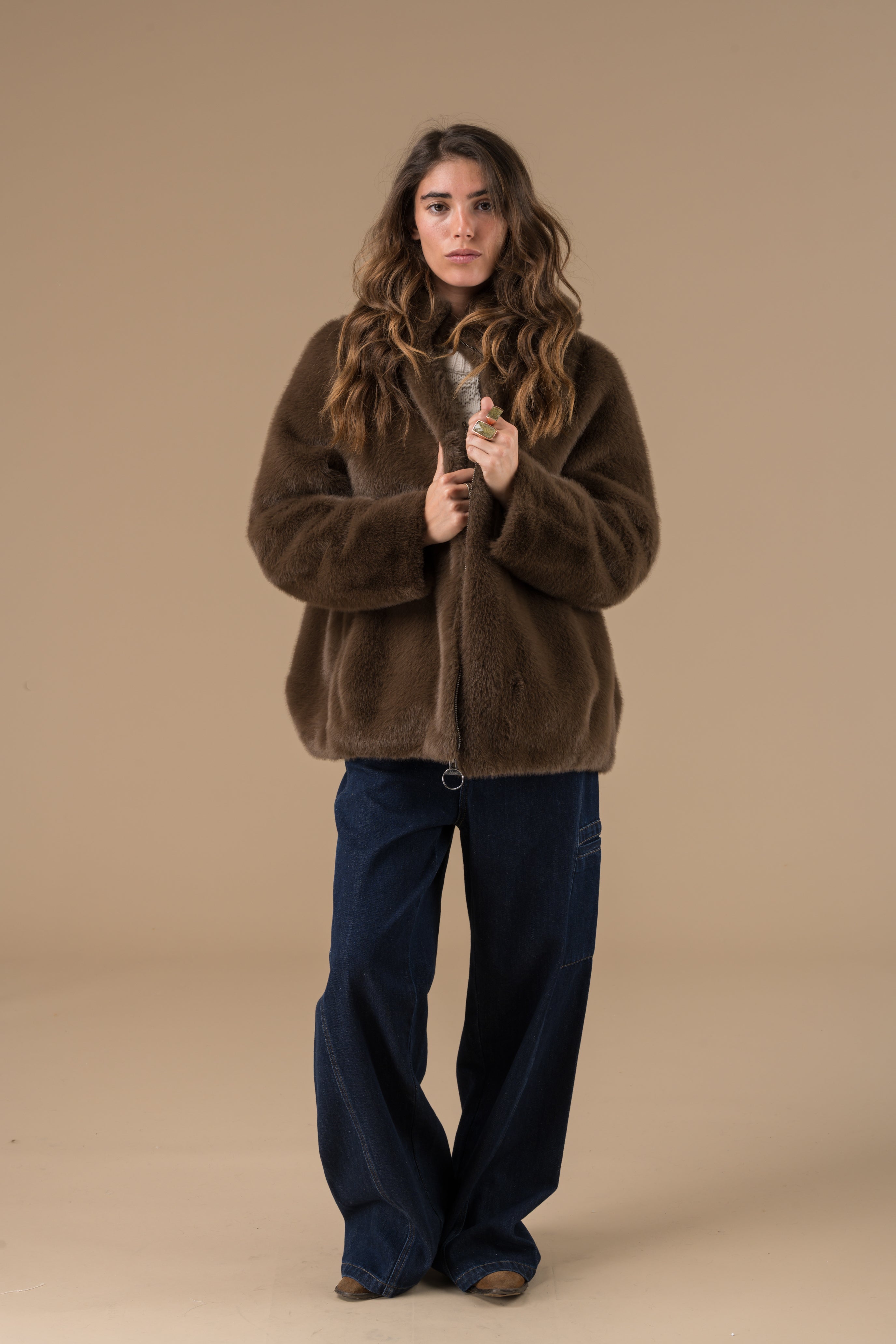 Veste fourrure Chocolat Katarina by Adoré Paris - Parka femme chaude, fausse fourrure, confortable, tendance automne/hiver