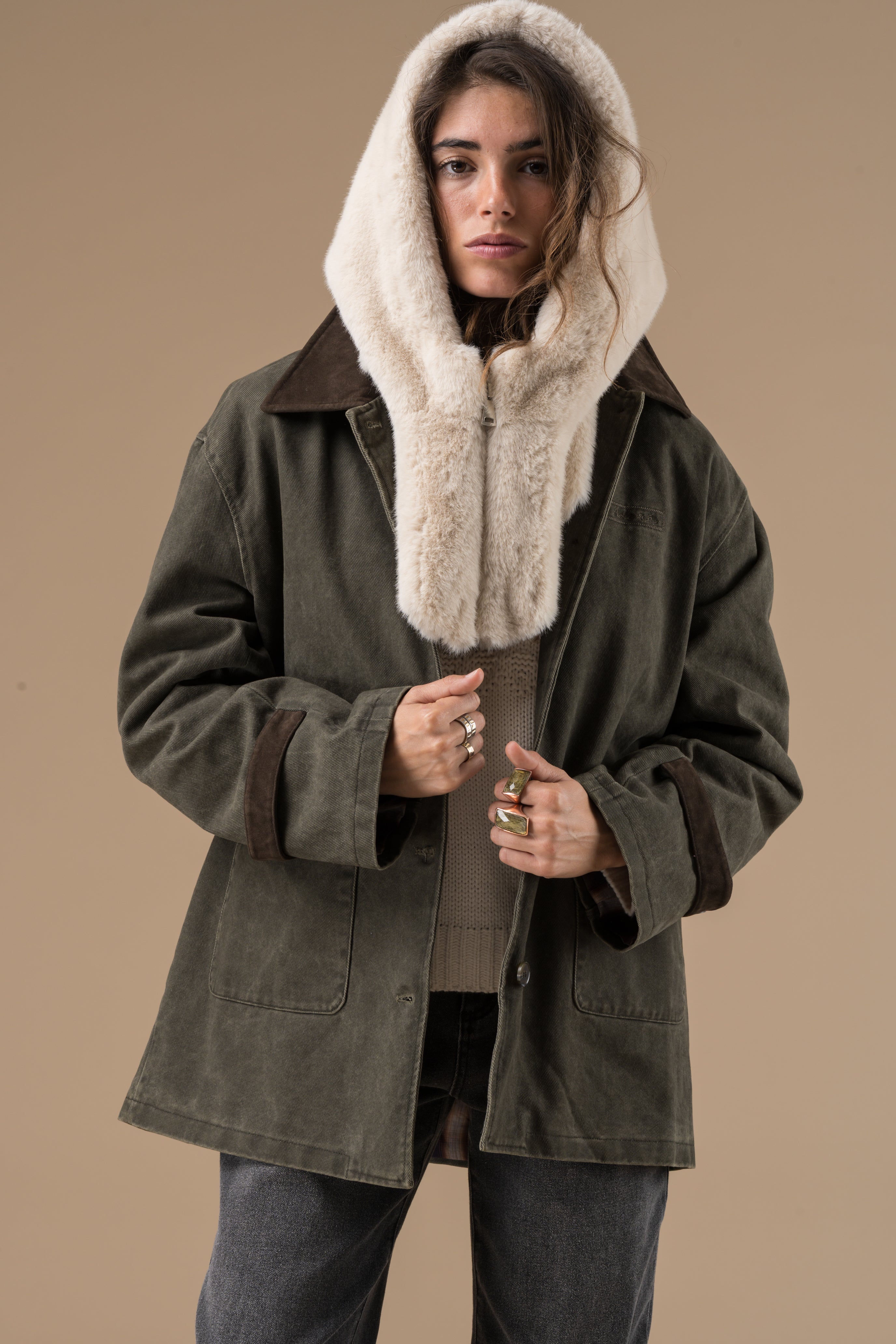 Cagoule en fausse fourrure Beige Adoré Paris femme – hiver chaud et élégant
