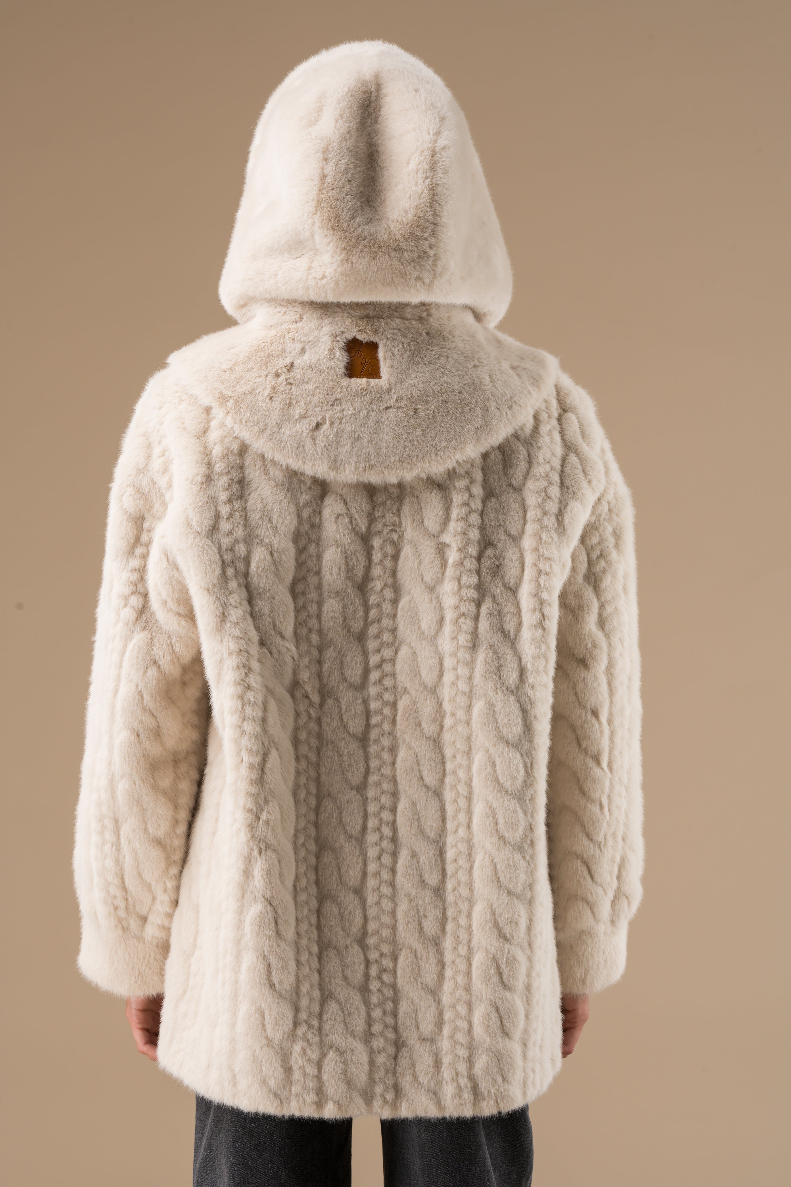 Cagoule en fausse fourrure Beige Adoré Paris femme – hiver chaud et élégant