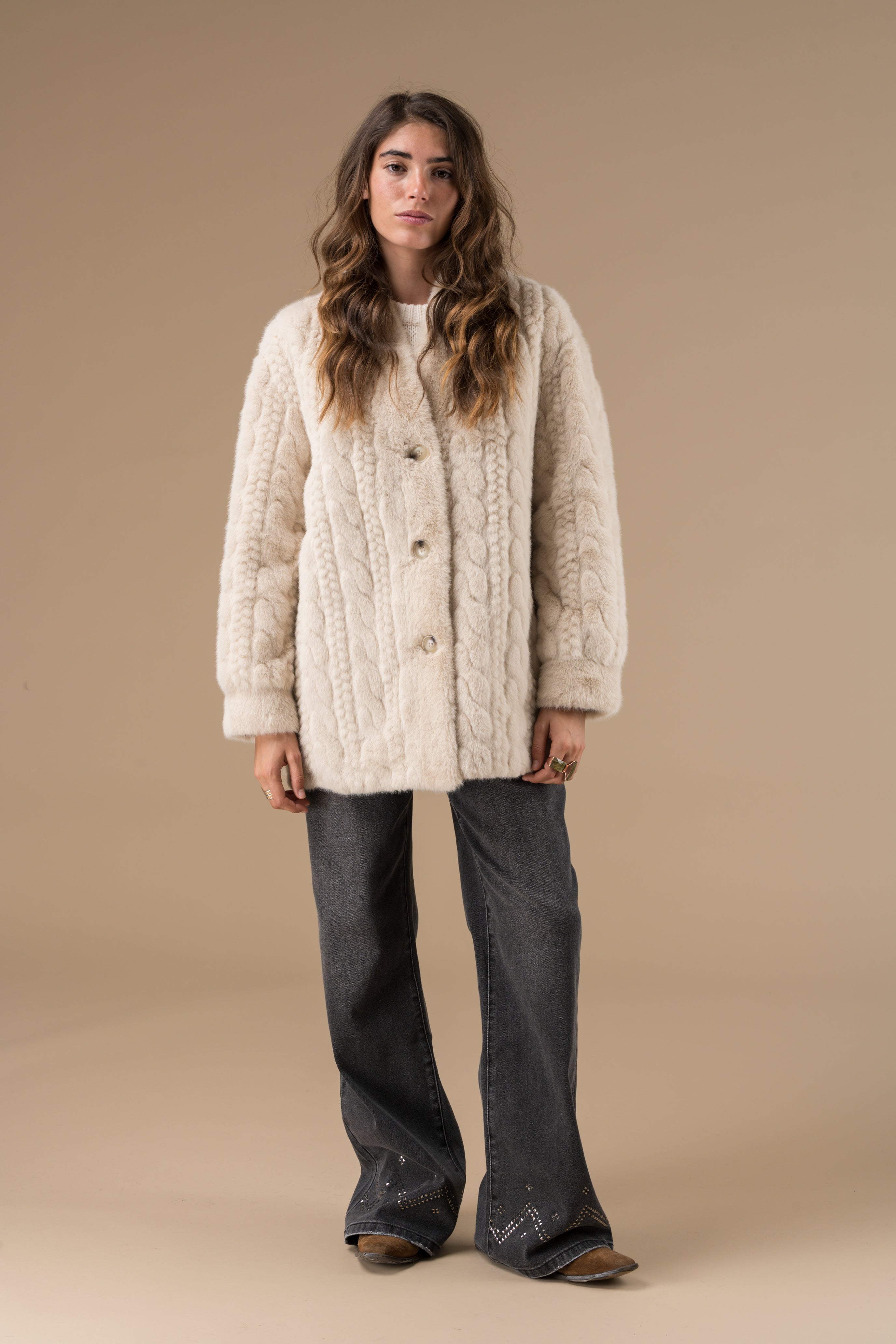 Veste Fausse Fourrure Ecru Femme – Veronica Adoré Paris | Douce, Chaude, Élégante – Manteaux Hiver Urban Chic