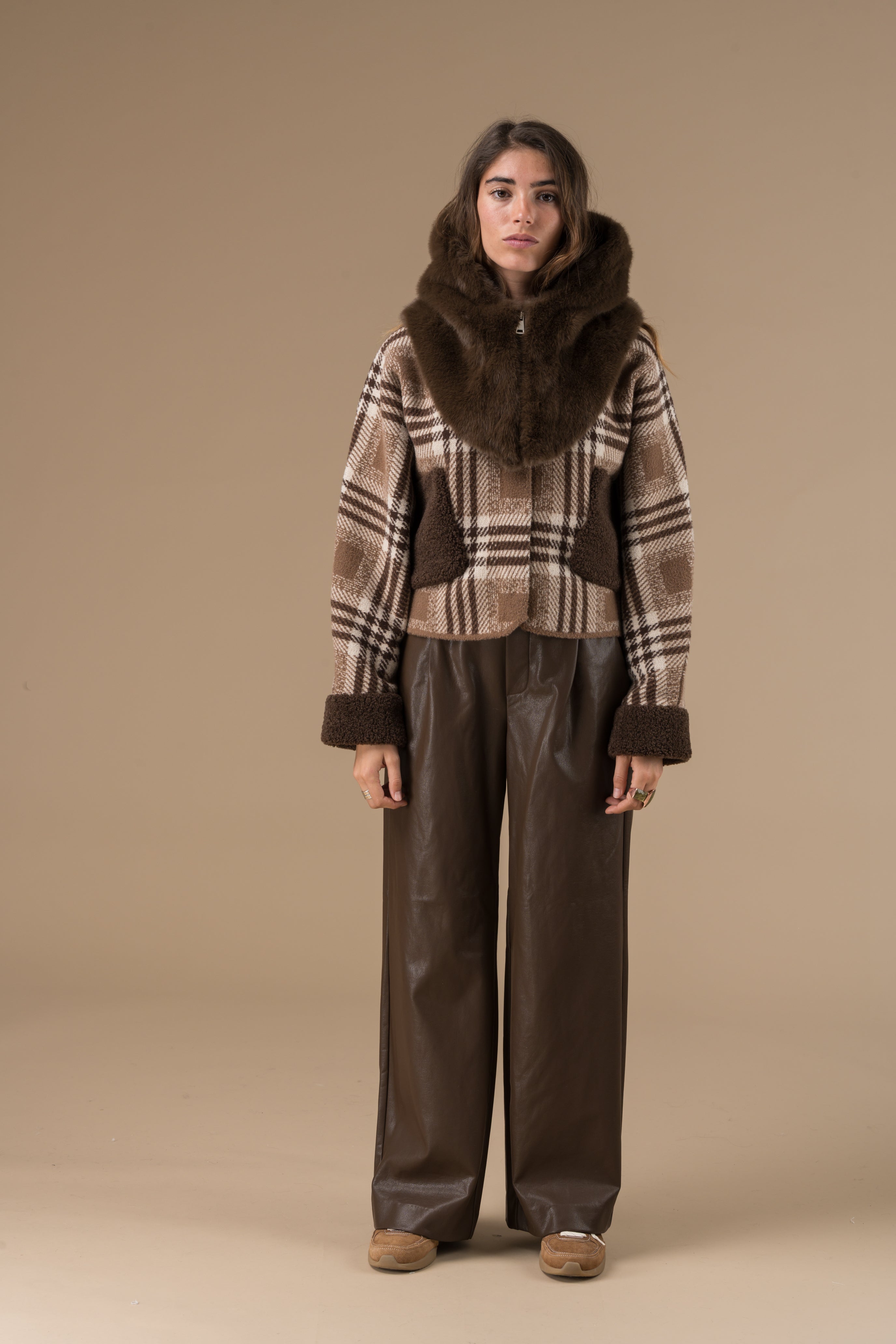 Cagoule en fausse fourrure chocolat Adoré Paris femme – hiver chaud et élégant
