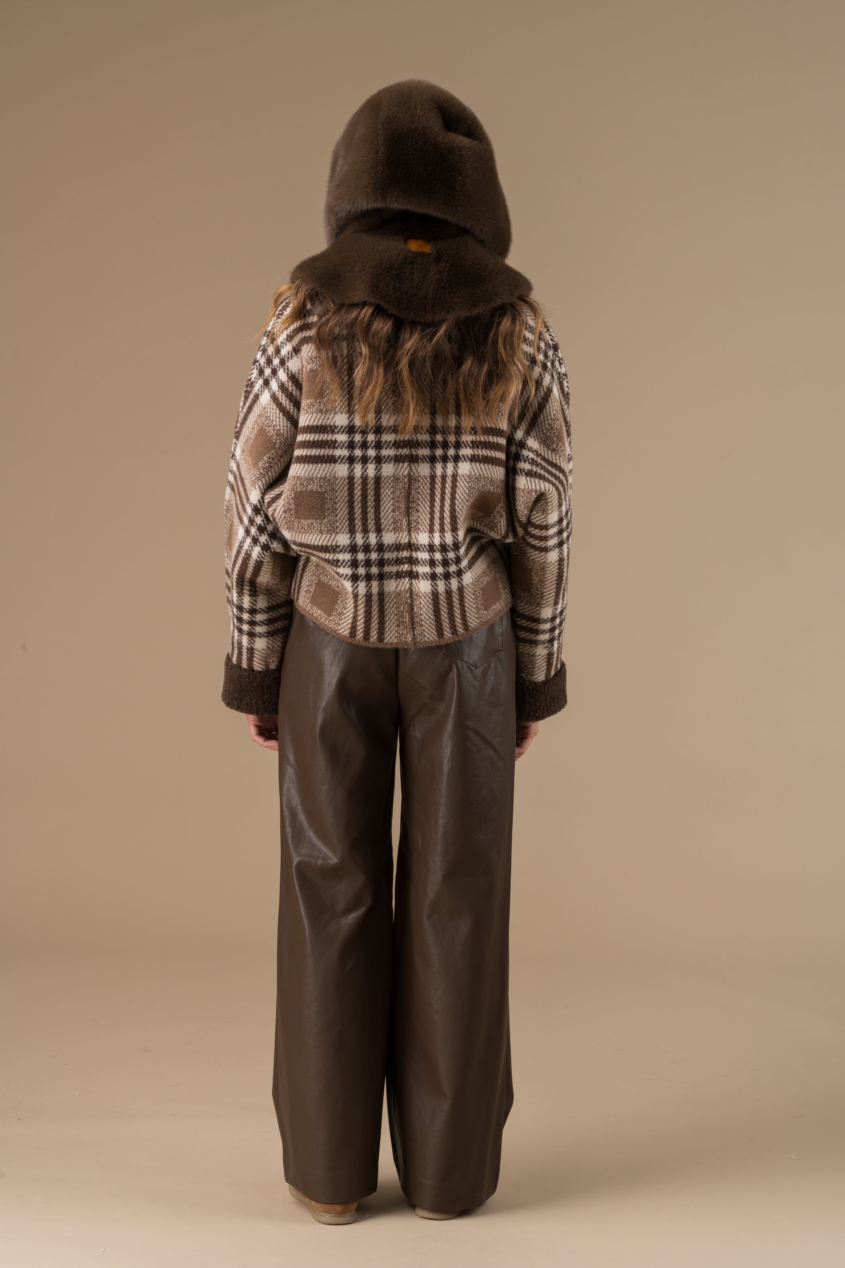 Cagoule en fausse fourrure chocolat Adoré Paris femme – hiver chaud et élégant
