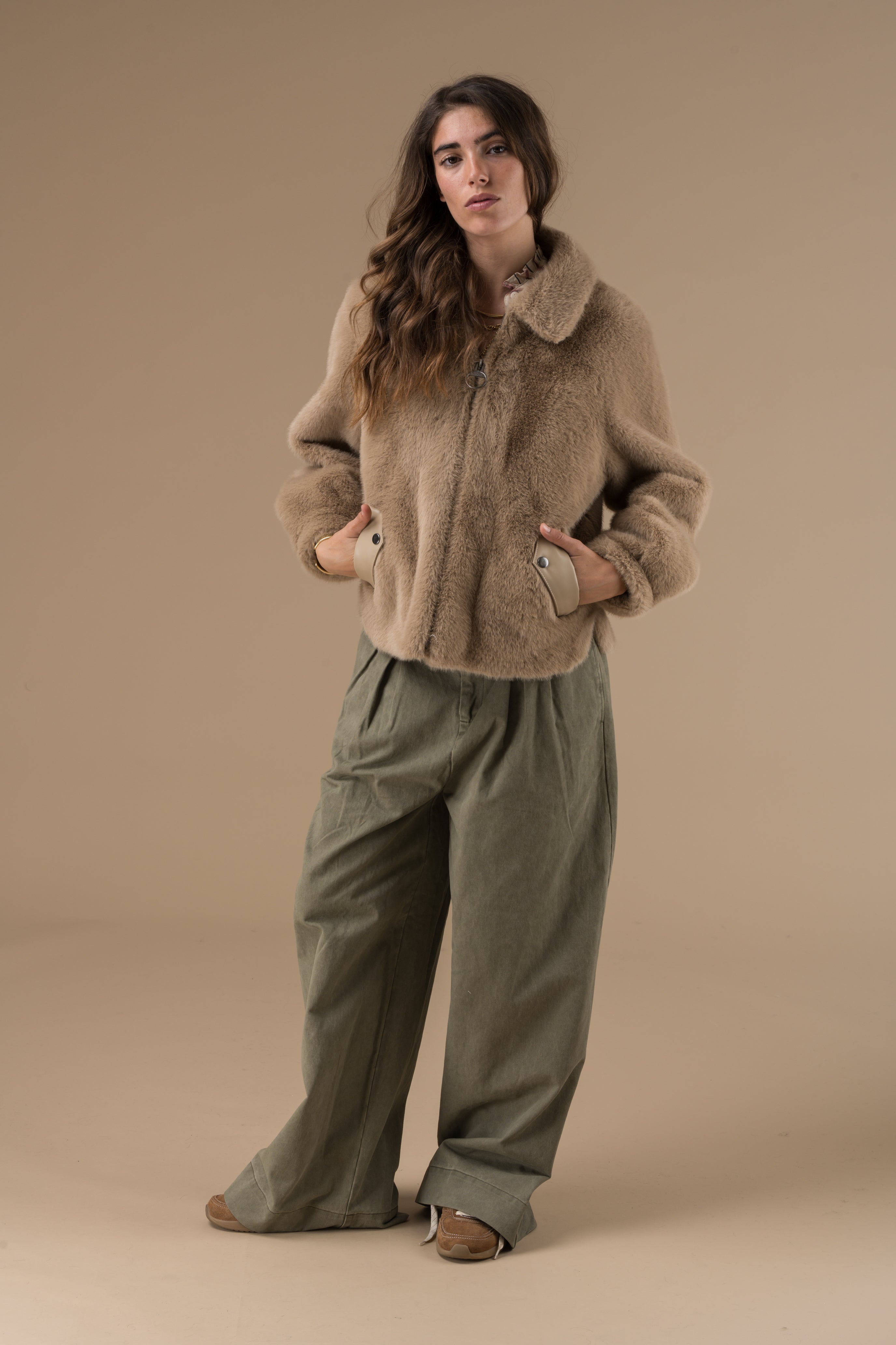 Veste Bomber Fausse Fourrure Femme Cappuccino – Adoré Paris Natacha | Douceur & Confort Automne/Hiver