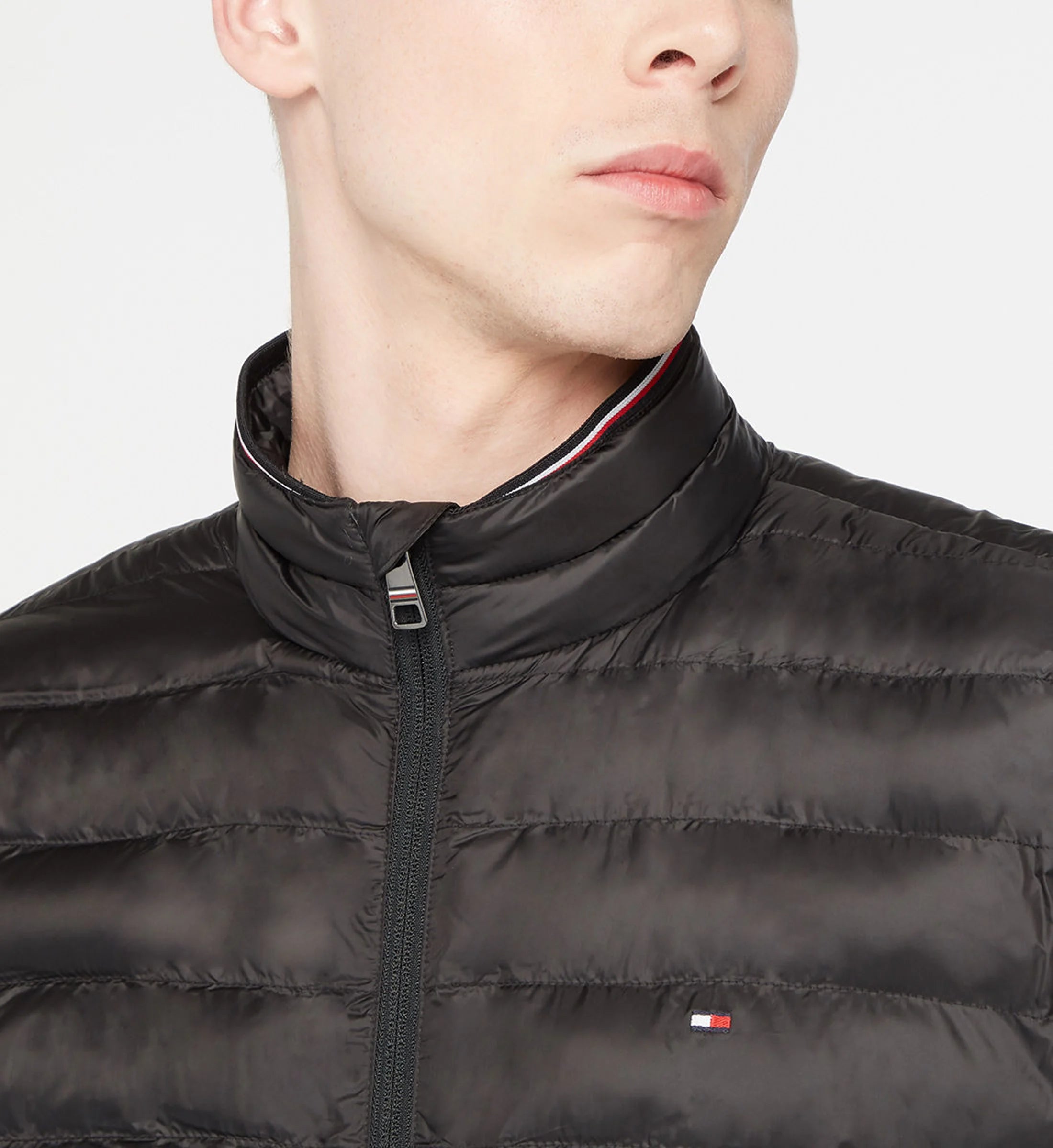 Doudoune Tommy Hilfiger Homme Noir – Capuche, Légère & Chaude, Hiver Urbain