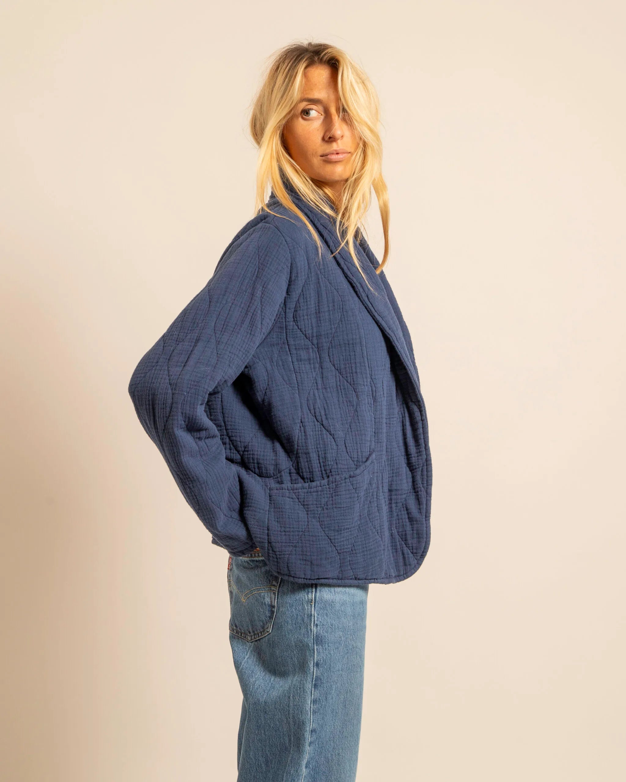 Veste Aokyanos Femme Navy en Gaz de Coton – Élégante, Confortable