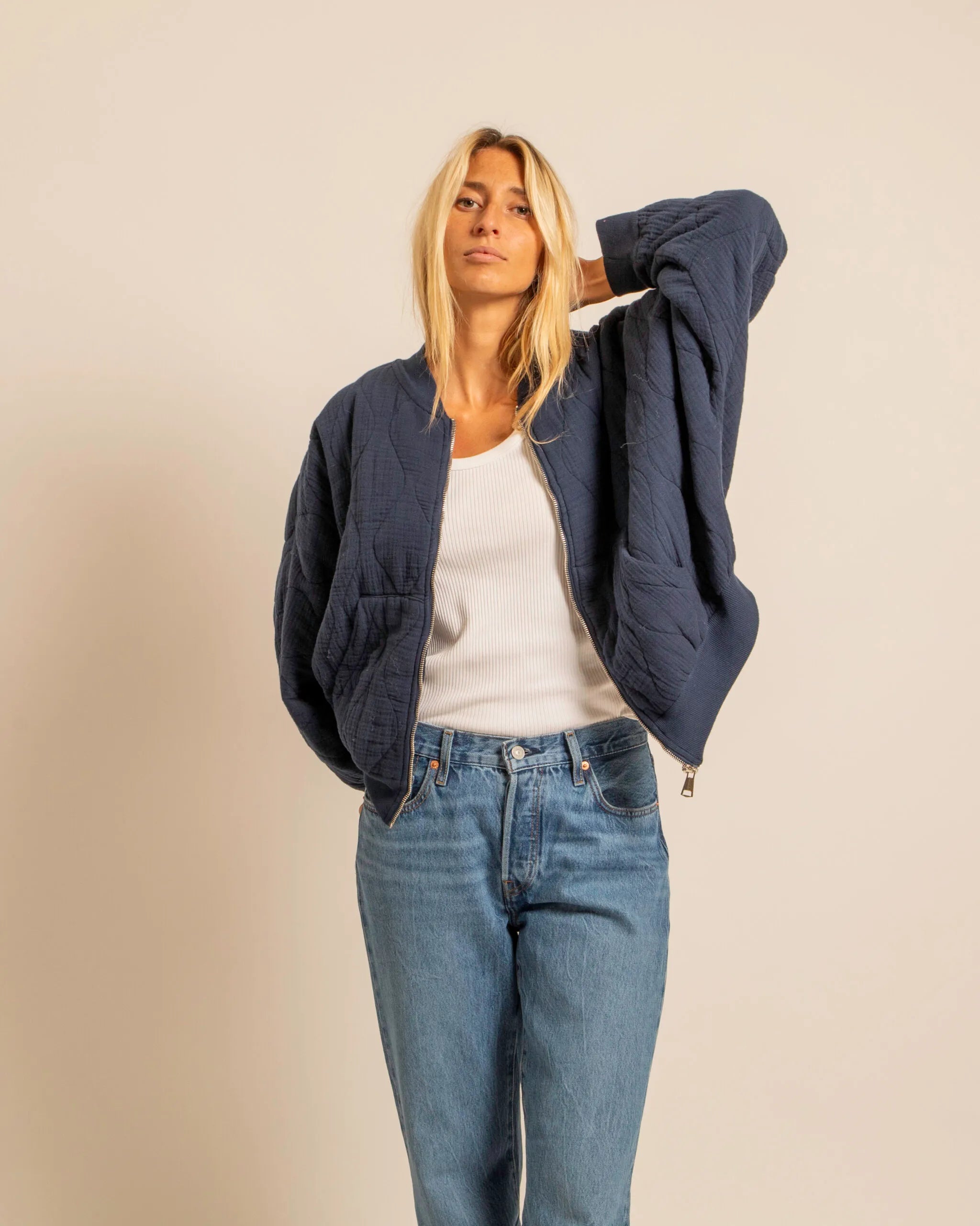 Veste femme Aokyanos Daytona en gaz de coton coloris nuit – Élégante, légère et confortable