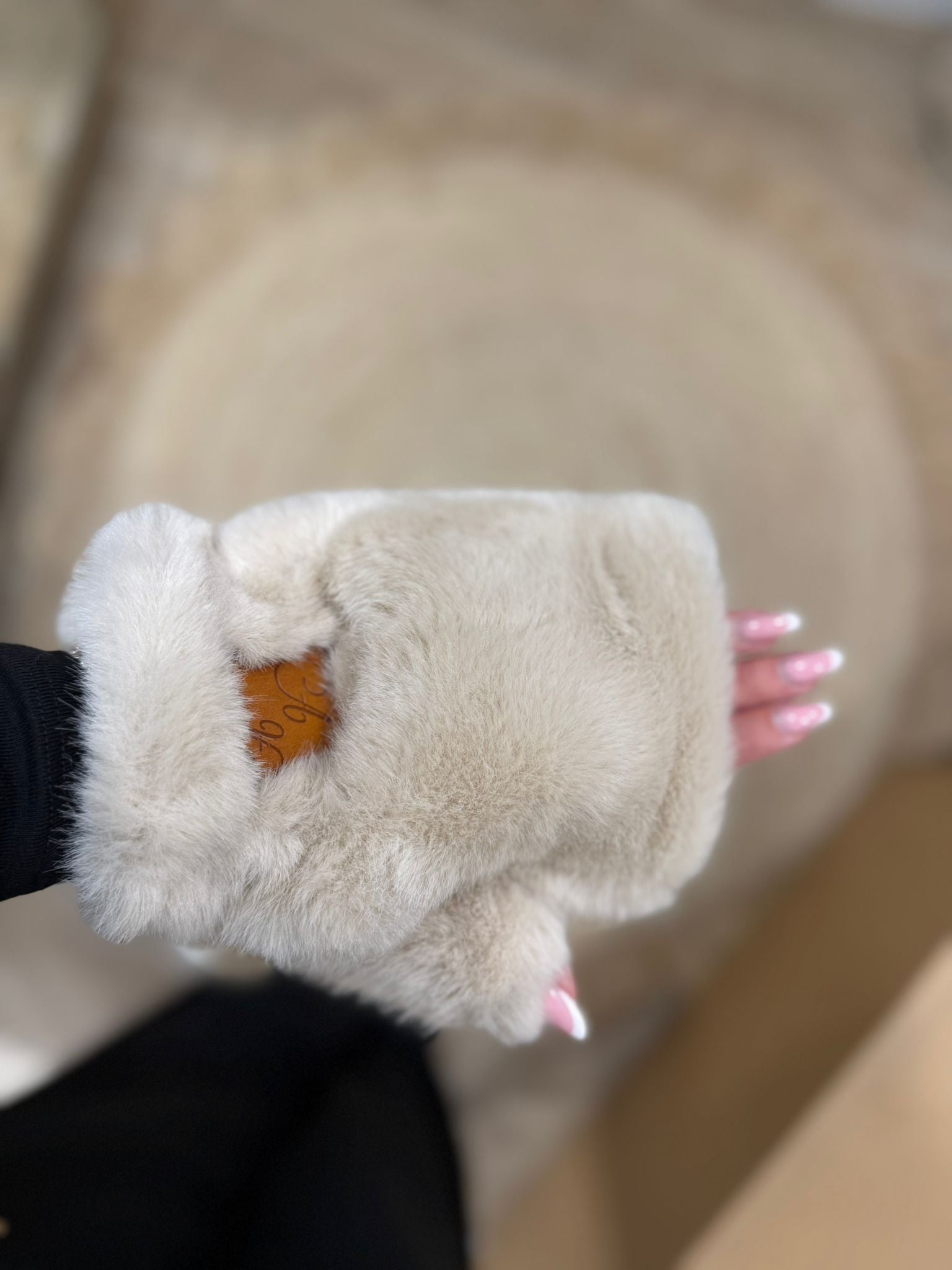 Mitaines Bimba femme beige en fausse fourrure – Adoré Paris, accessoire hiver chaud & confortable