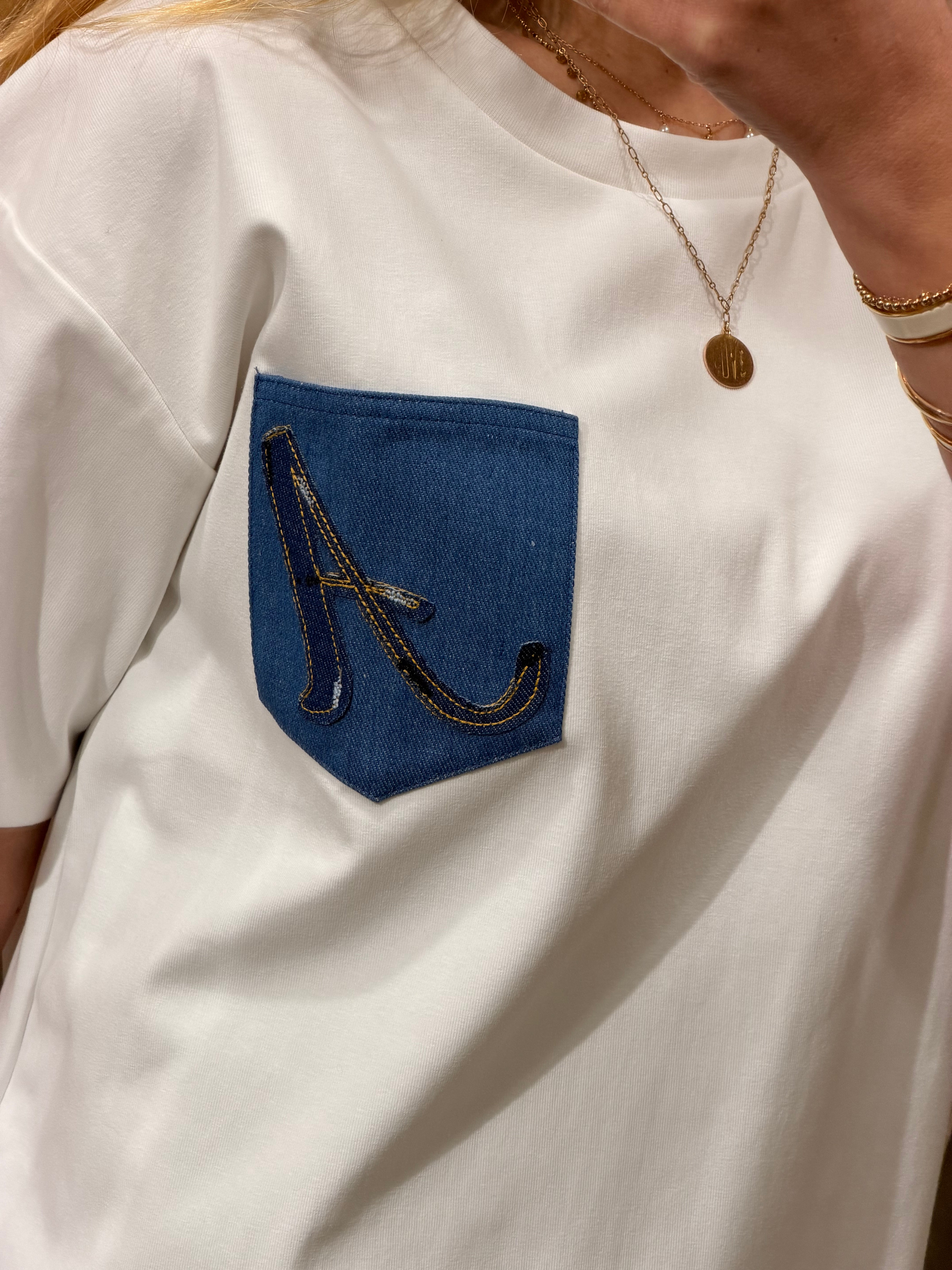 T-shirt blanc femme avec poche jean devant style casual chic – Adoré Paris