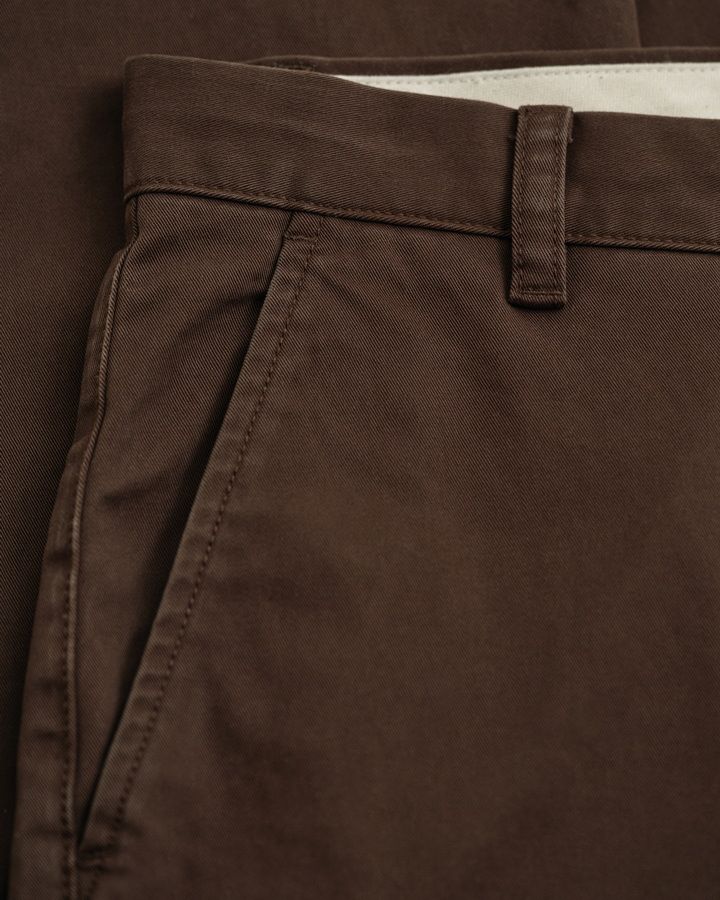 Chino homme marron coupe élégante en coton stretch - Gant