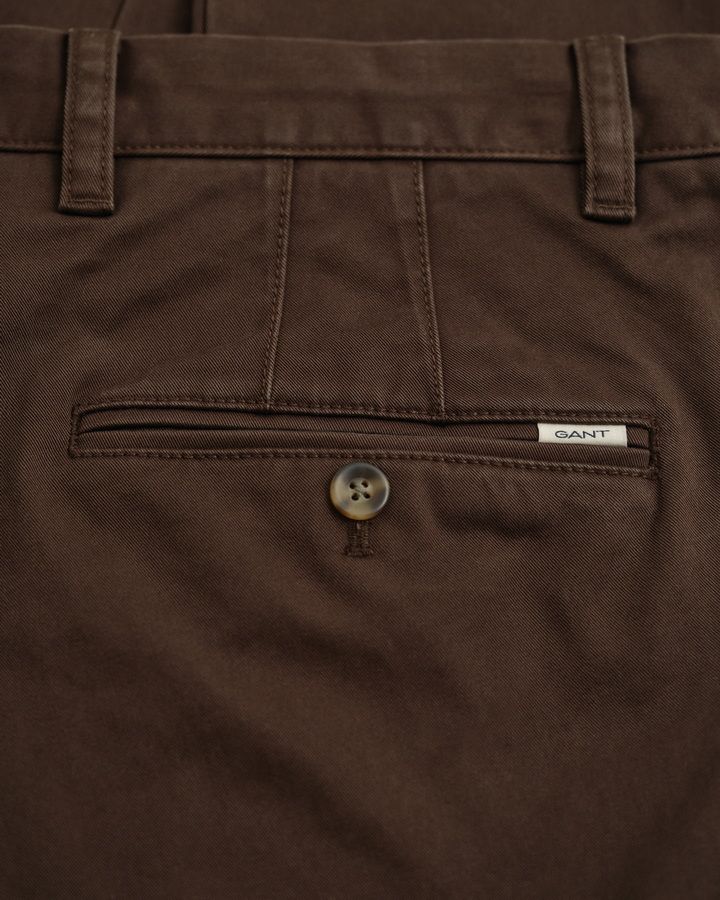 Chino homme marron coupe élégante en coton stretch - Gant