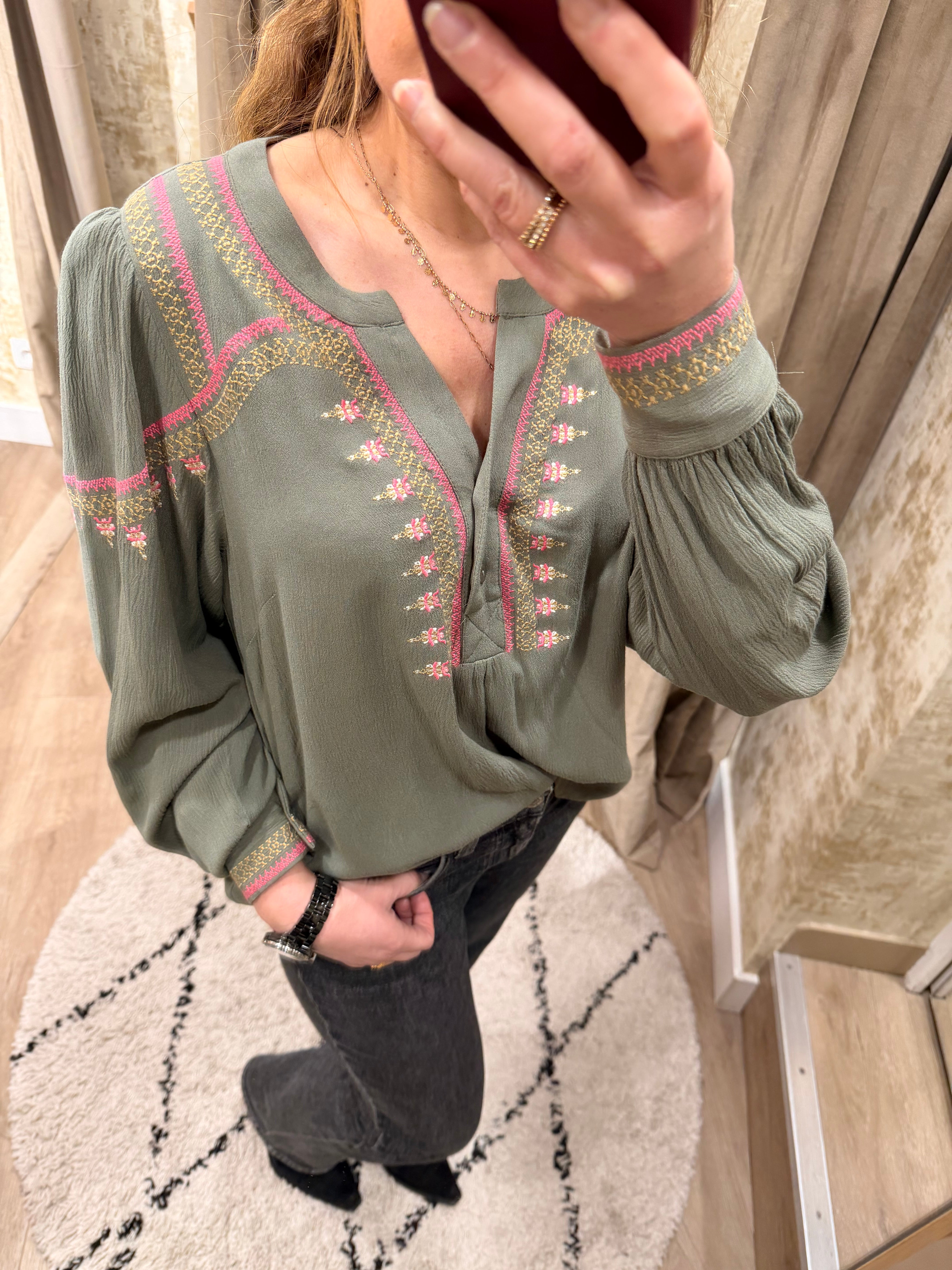 Blouse Colette kaki brodée manches longues femme bohème chic – Adoré Paris