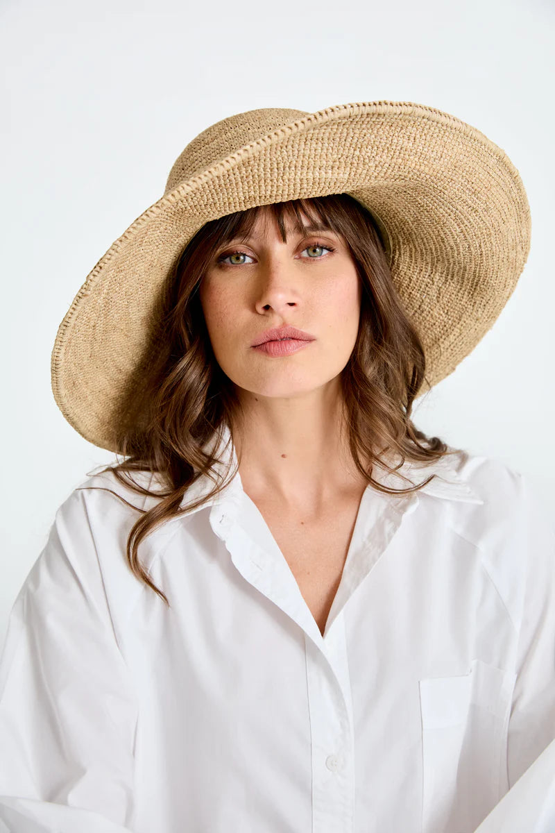 Chapeau capeline en raphia naturel MUSE fait main – Élégant & pliable - IBELIV