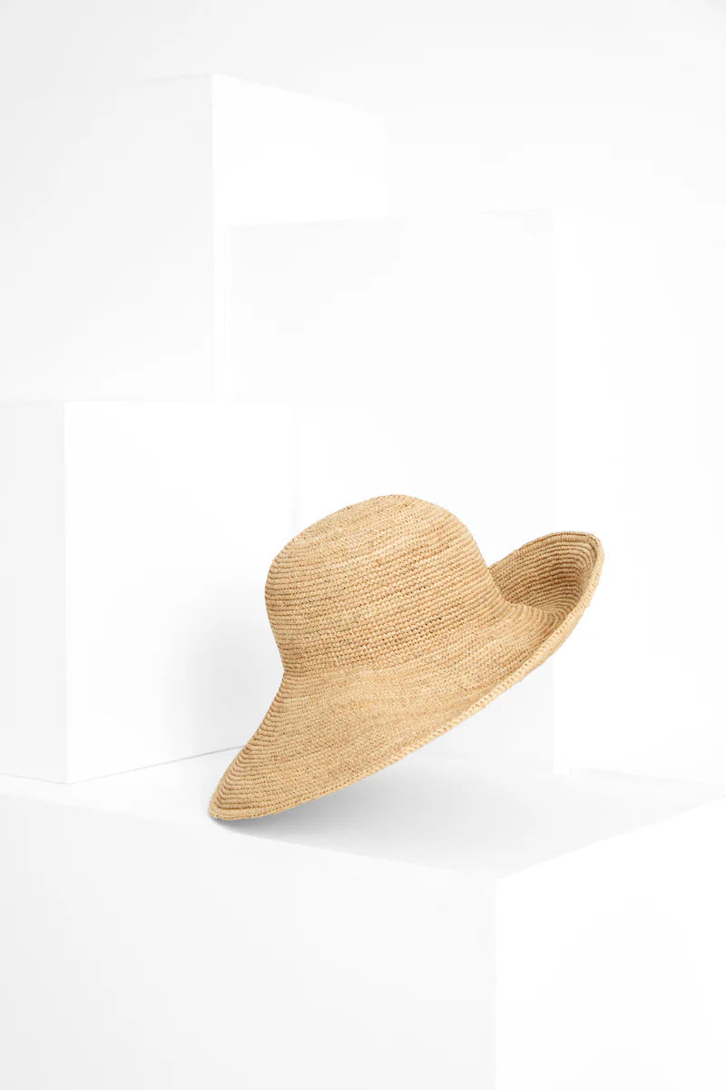 Chapeau capeline en raphia naturel MUSE fait main – Élégant & pliable - IBELIV