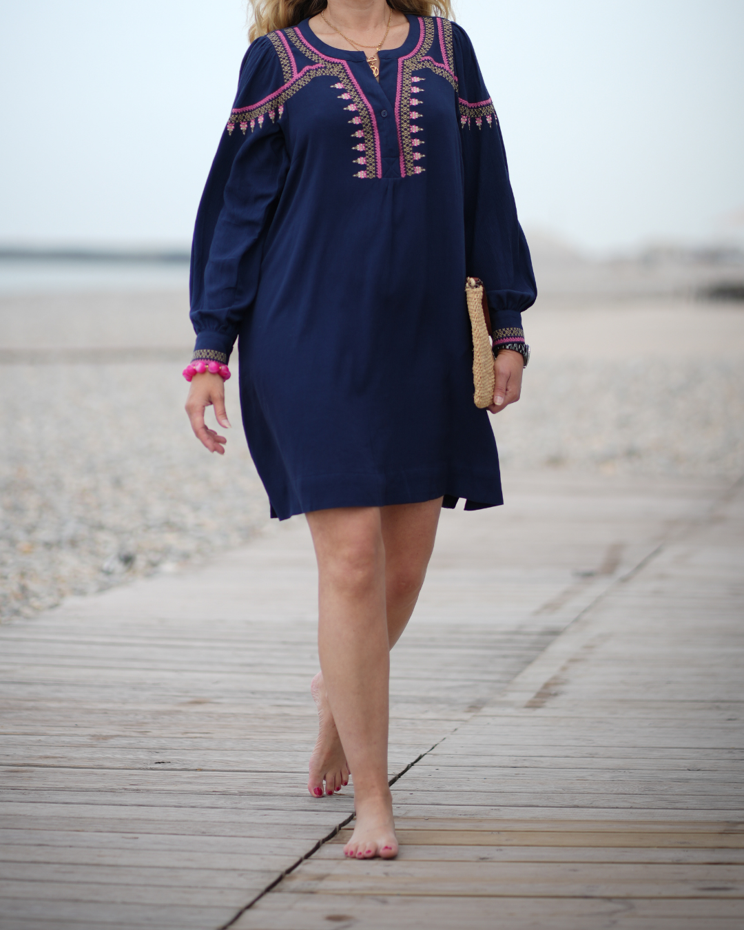 Robe Queen bleu marine broderies bohème chic manches longues – Adoré Paris
