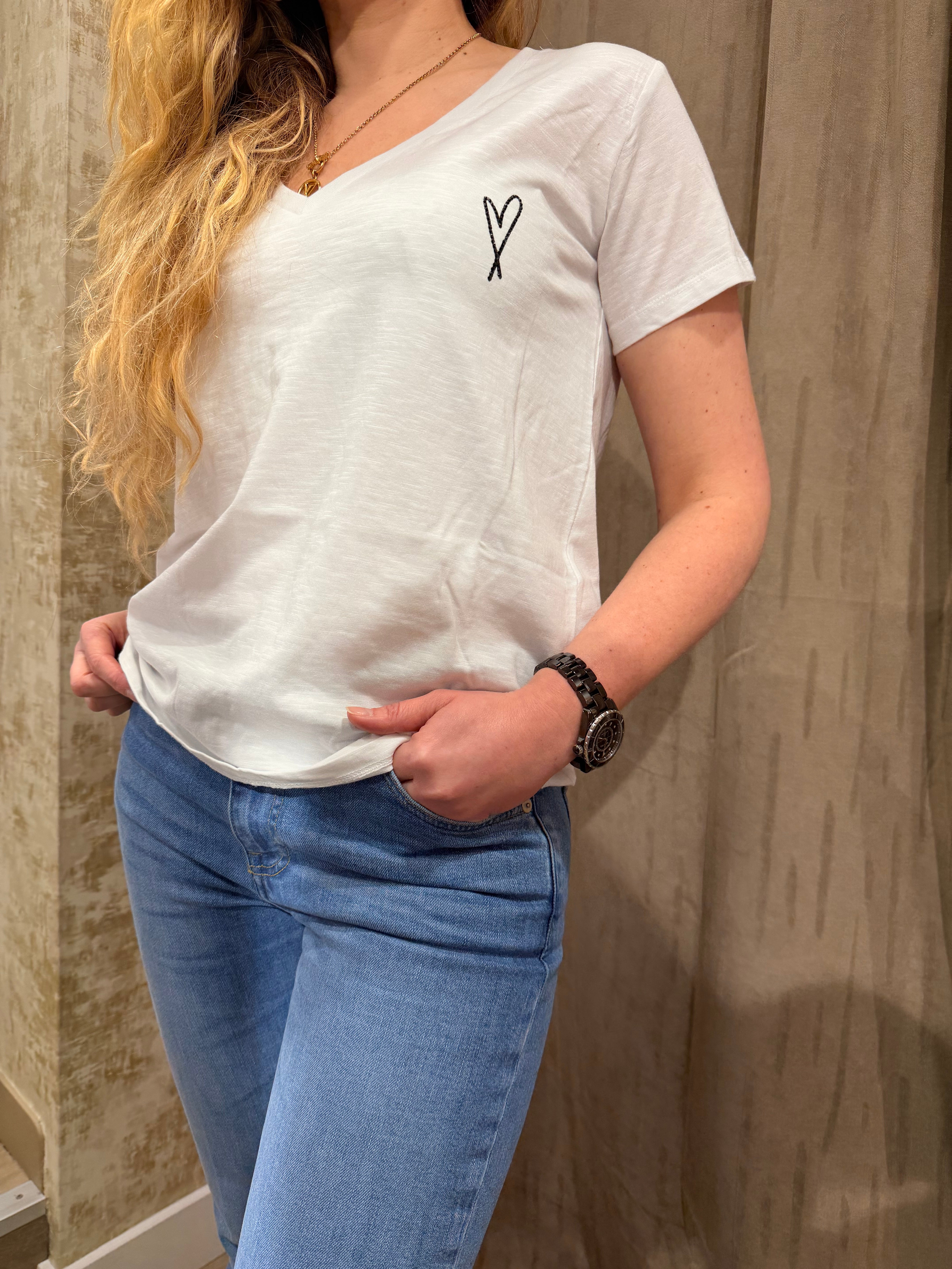 T-shirt blanc femme One Tee Philippine – Coton premium, confort et style élégant – Urban Chic
