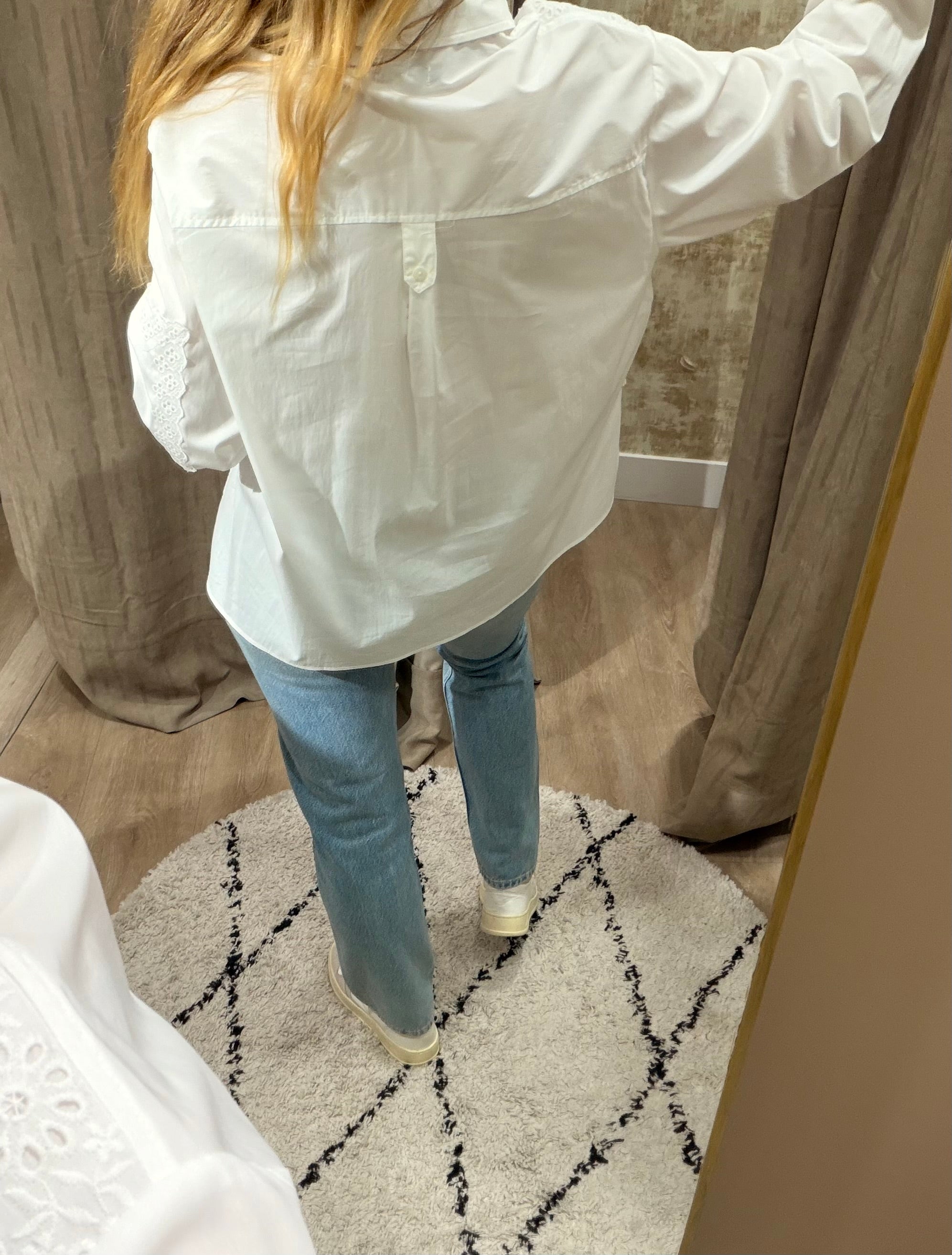 Chemise blanche femme à détails brodés Arlo – coupe moderne Adoré Paris