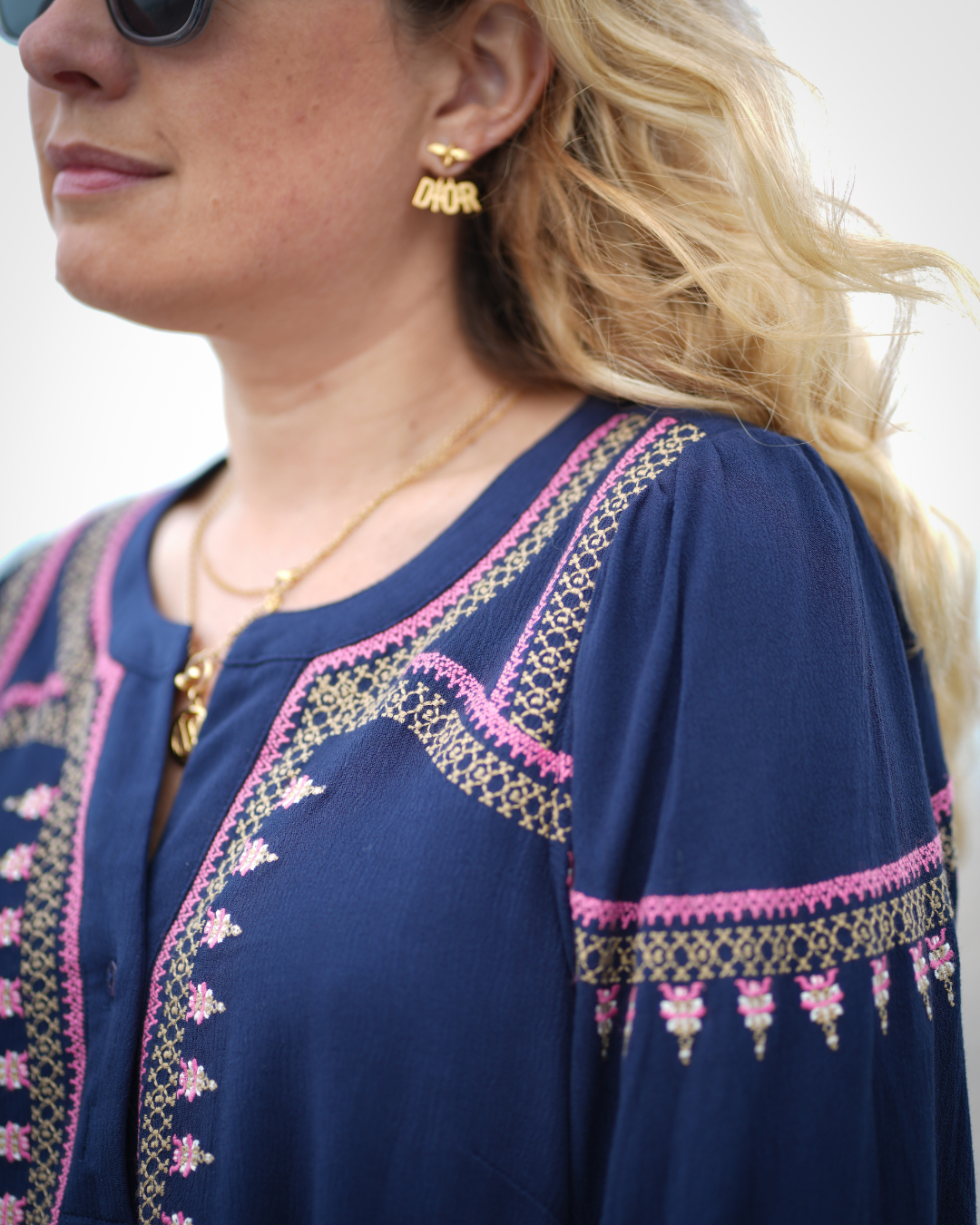 Robe Queen bleu marine broderies bohème chic manches longues – Adoré Paris