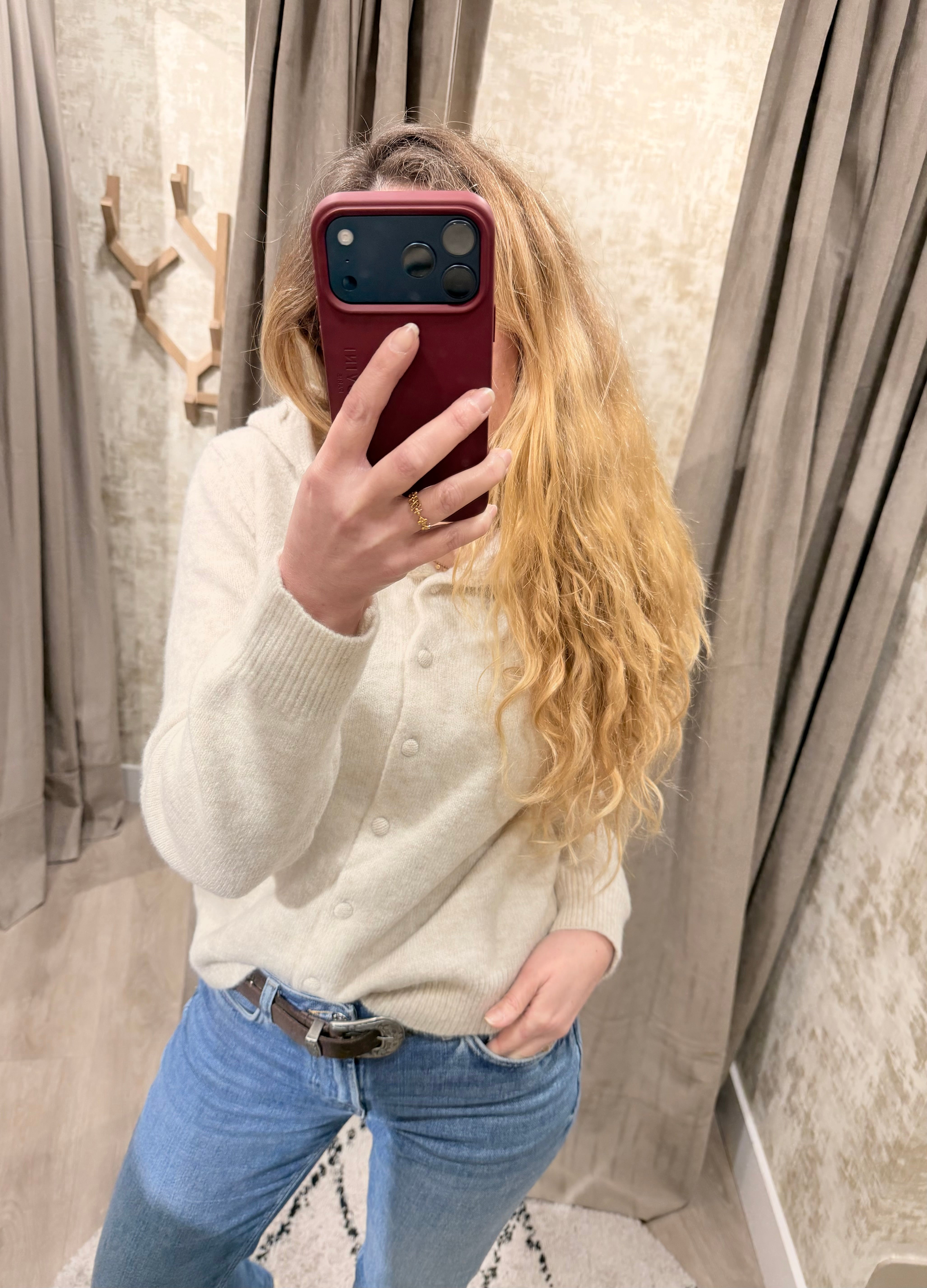 Gilet femme écru à capuche maille douce boutonné style cocooning – Adoré Paris