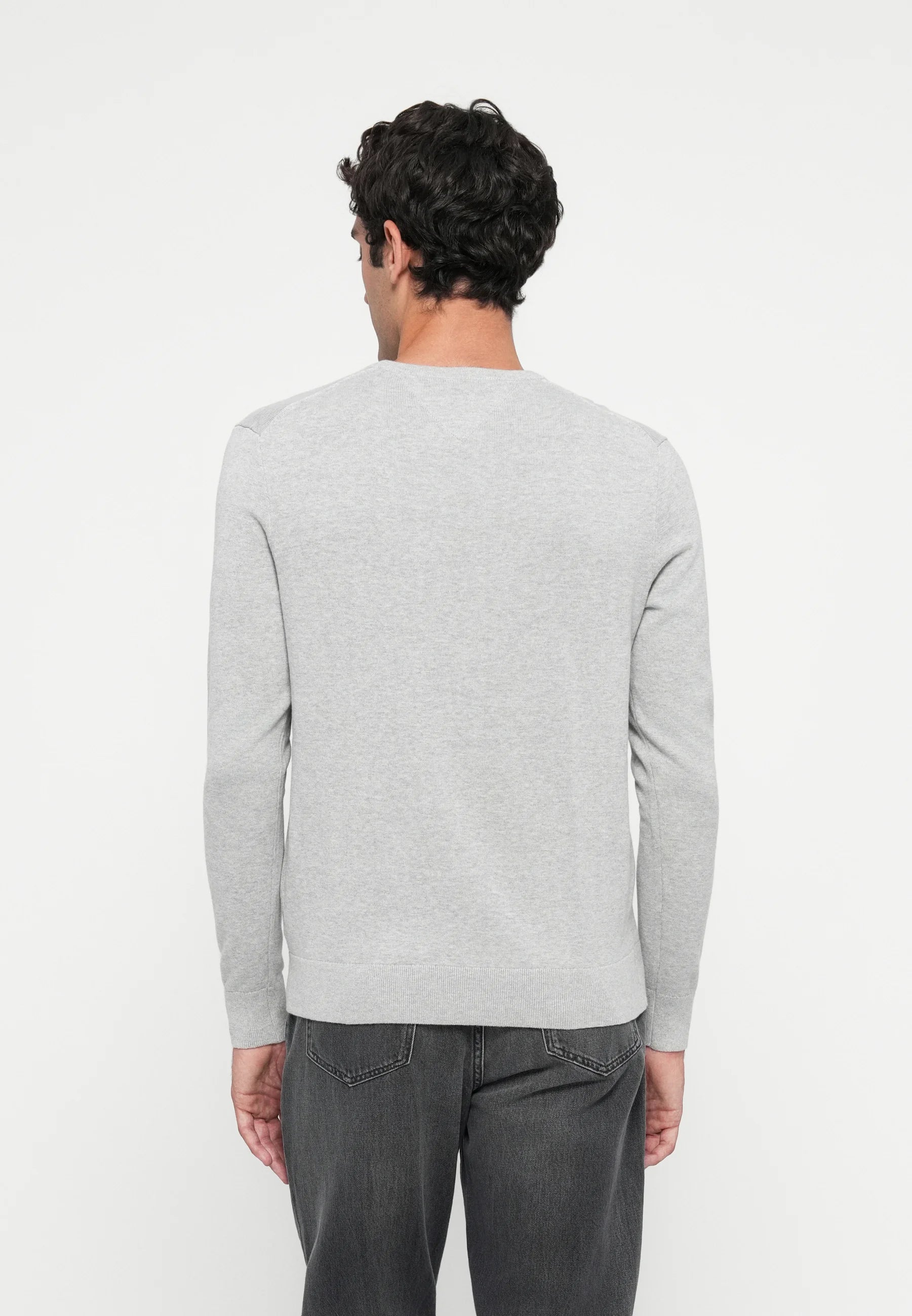 Pull col V Tommy Hilfiger gris clair pour homme – Laine premium, confort.