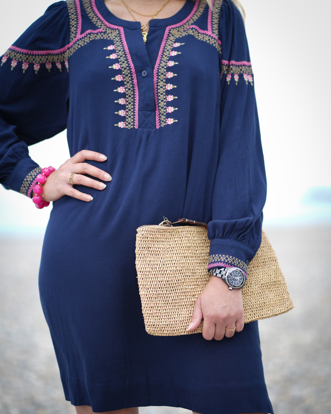 Robe Queen bleu marine broderies bohème chic manches longues – Adoré Paris
