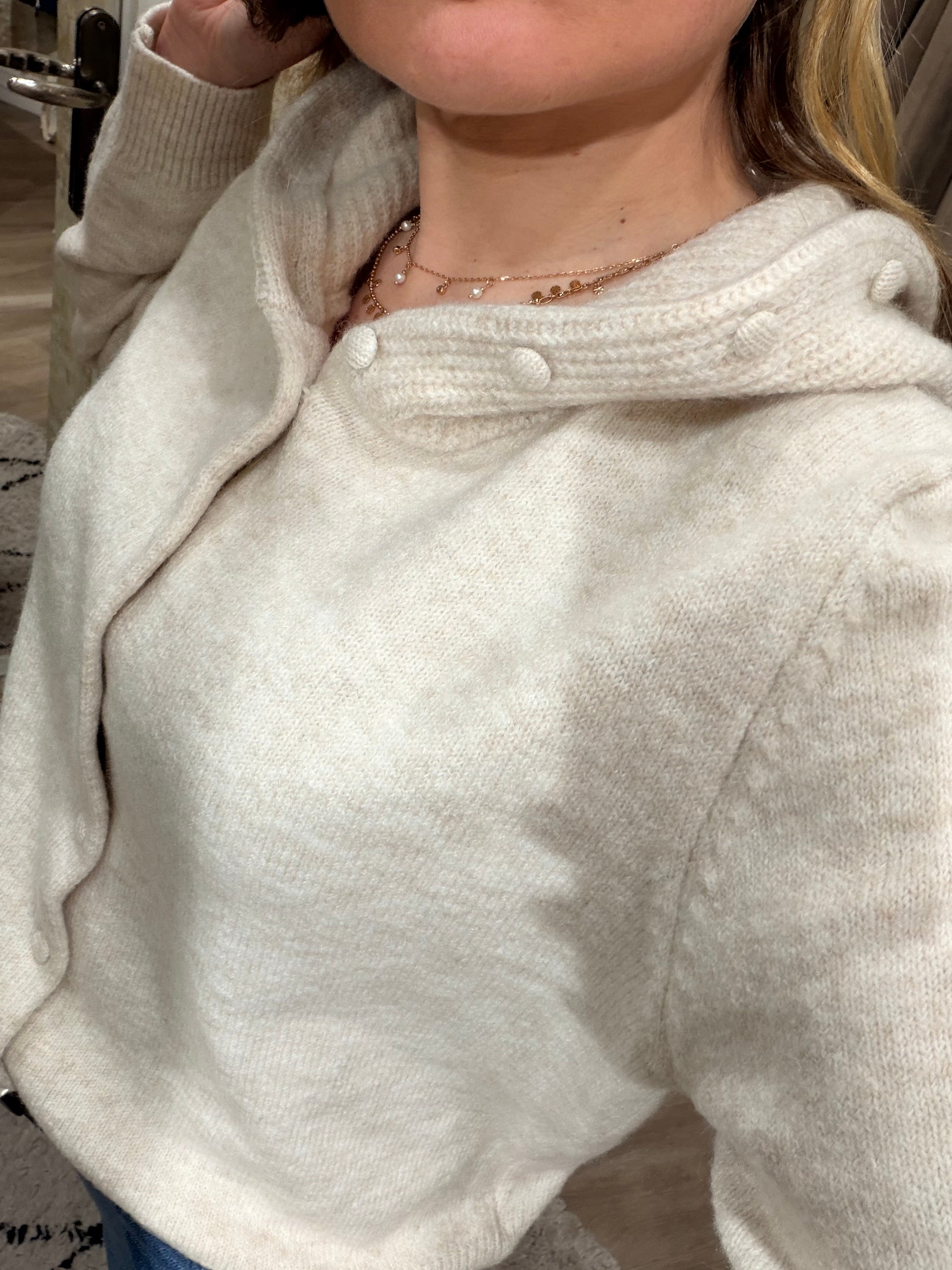 Gilet femme écru à capuche maille douce boutonné style cocooning – Adoré Paris