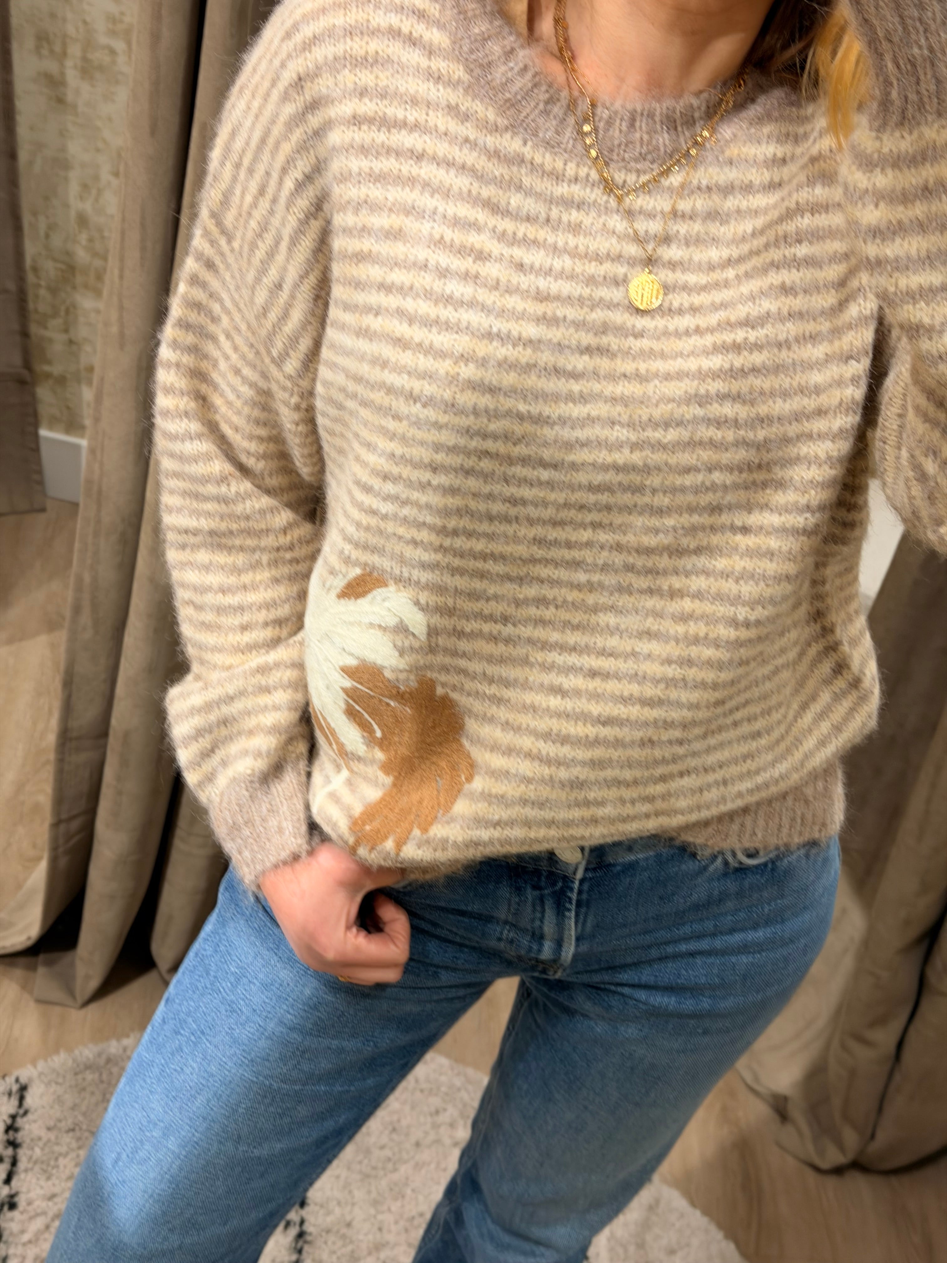 Pull beige rayé motif palmier femme style chic et naturel – Adoré Paris