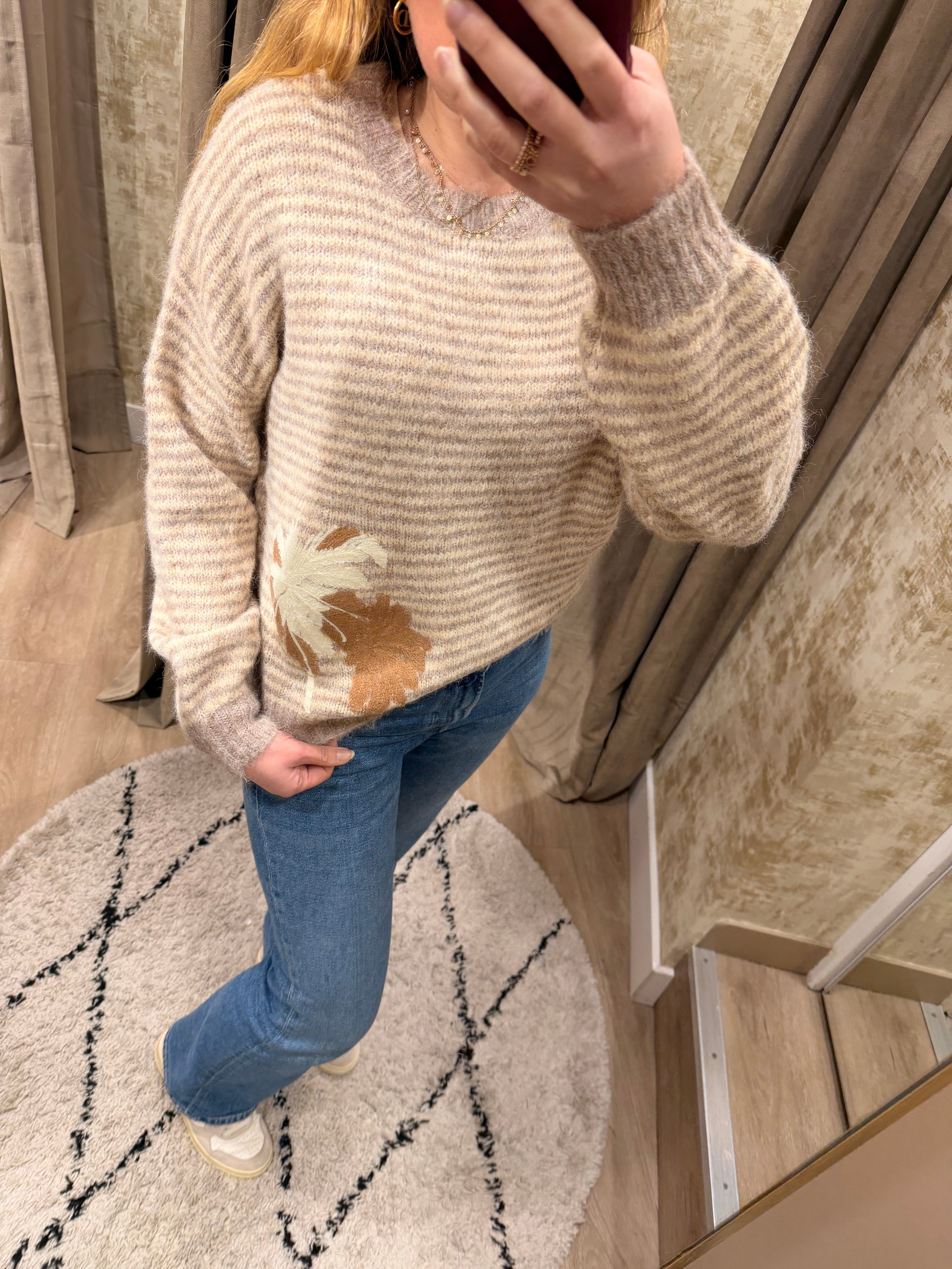 Pull beige rayé motif palmier femme style chic et naturel – Adoré Paris