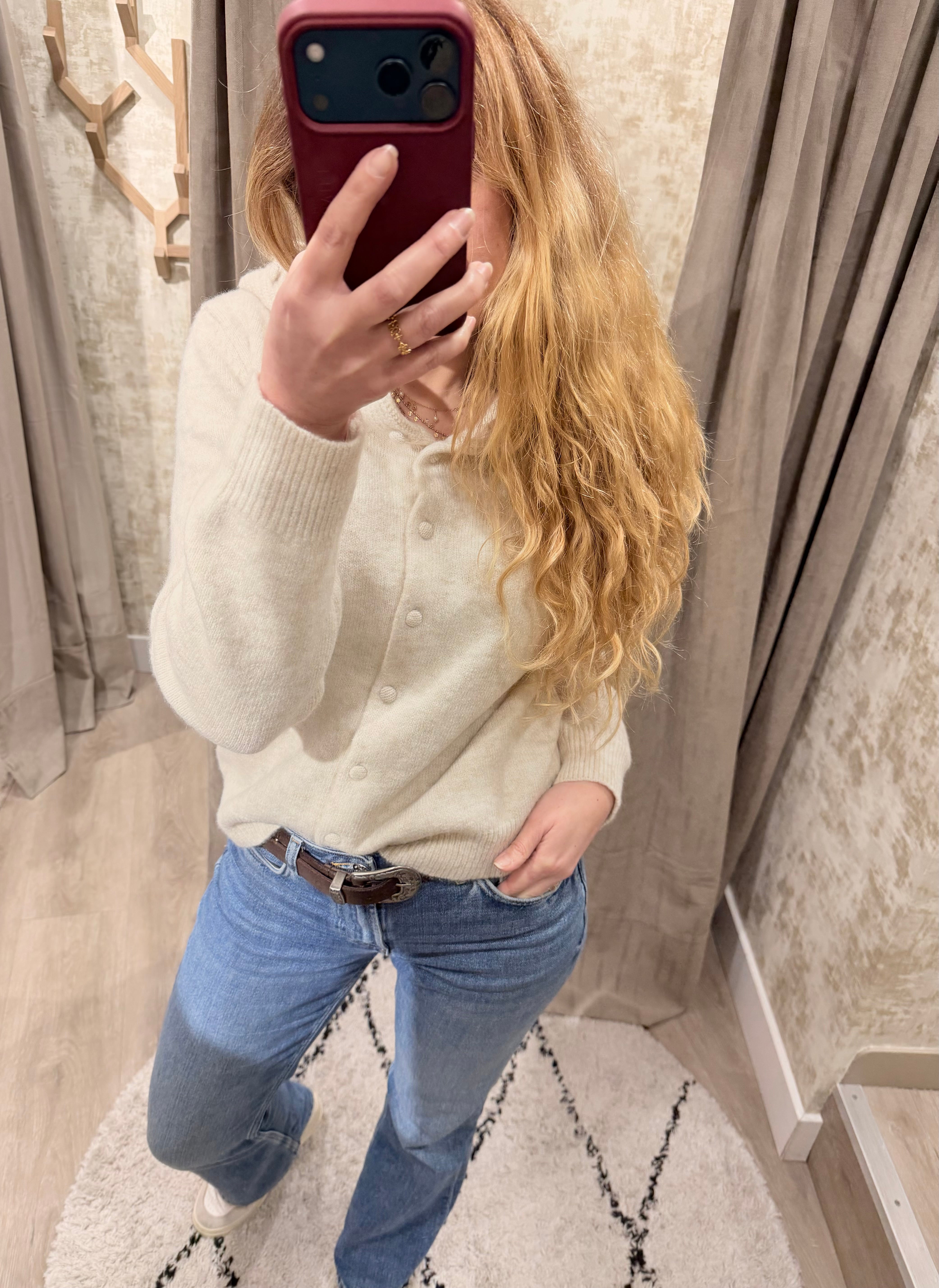 Gilet femme écru à capuche maille douce boutonné style cocooning – Adoré Paris