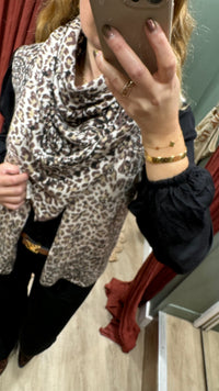 Écharpe Carré Léopard en Coton – Adoré Paris | Foulard Femme Élégant Automne