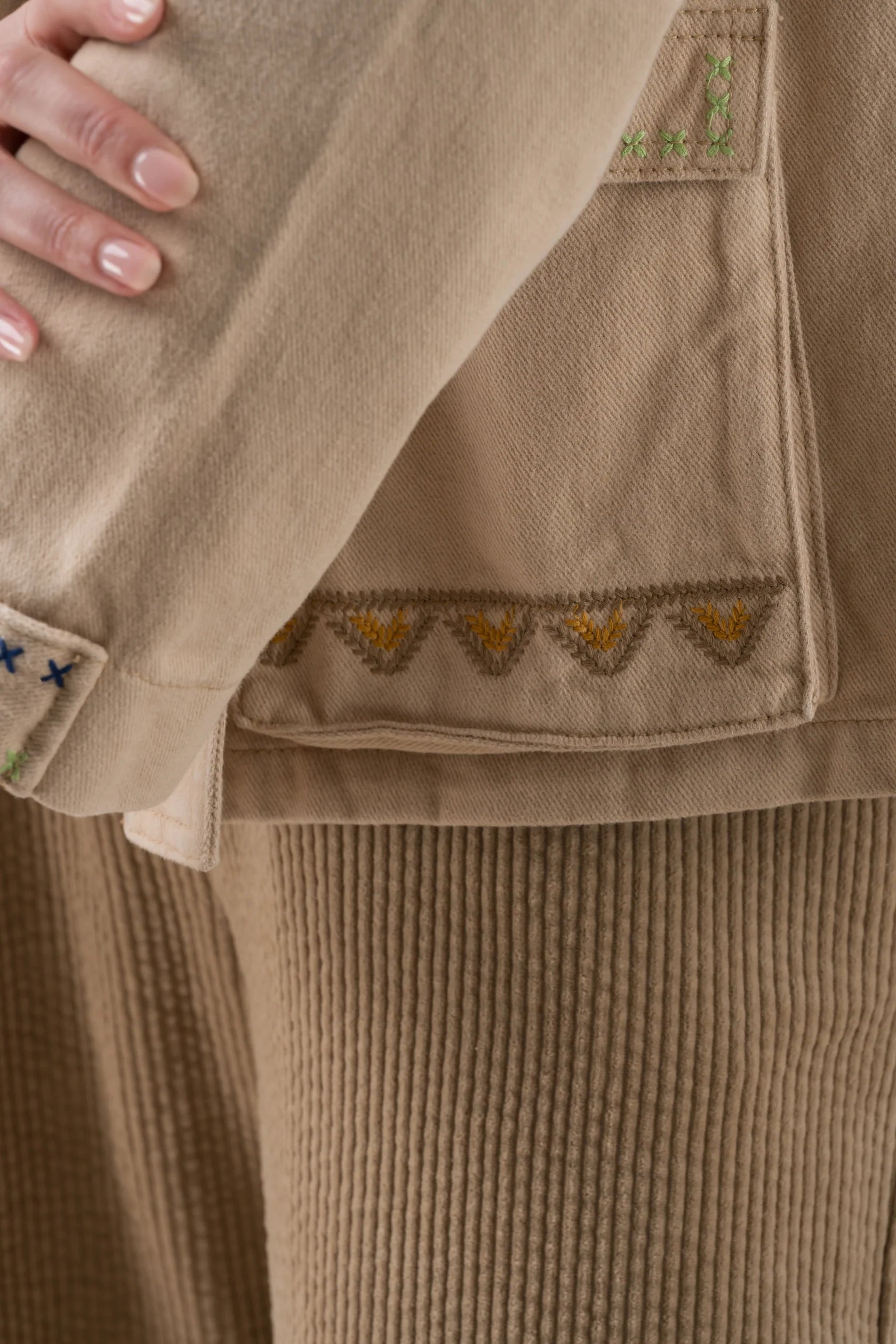 Veste Belamy beige brodée femme style casual chic – Adoré Paris