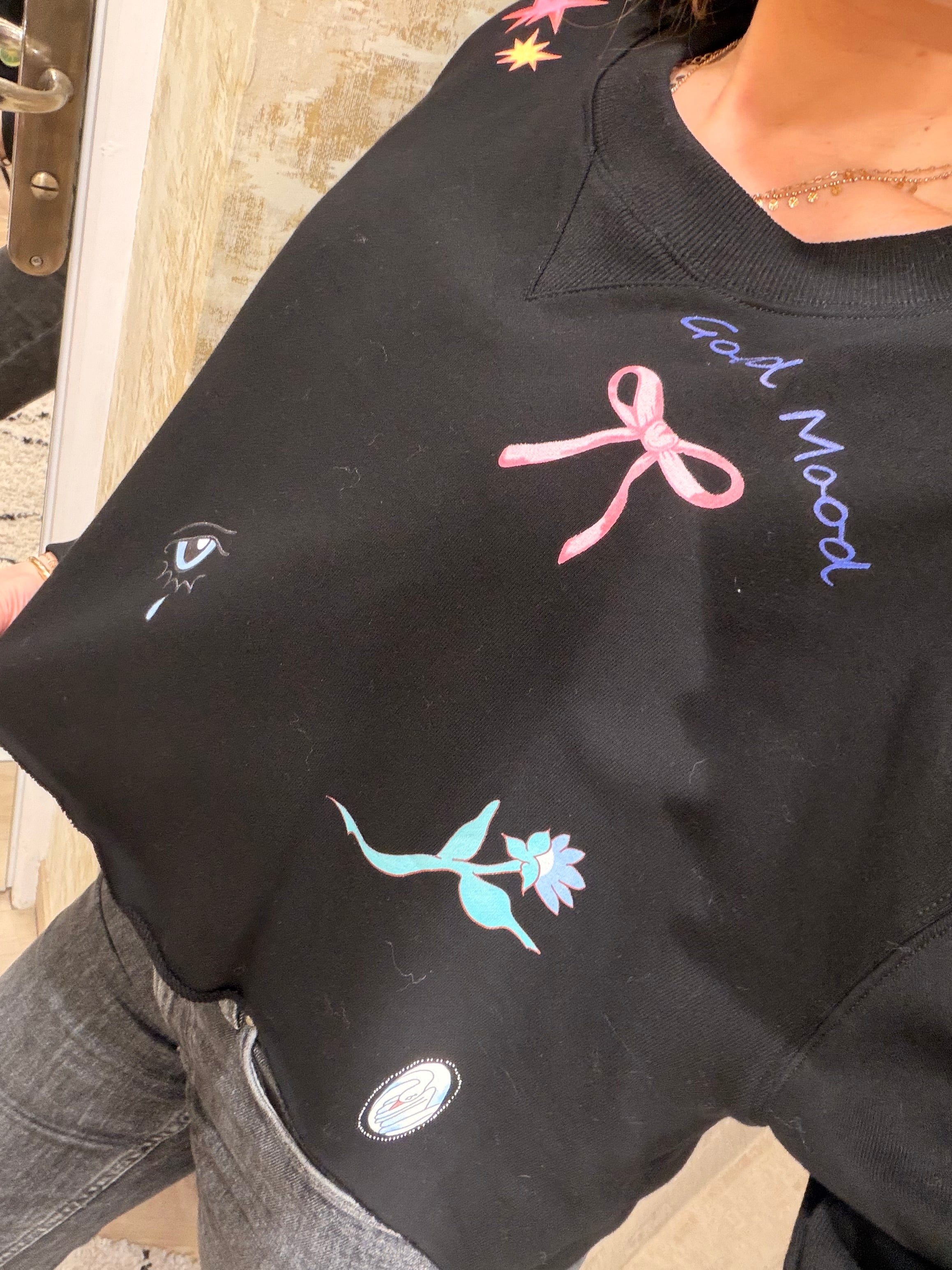 Sweat-shirt noir cropped imprimé femme Emilien – Adoré Paris