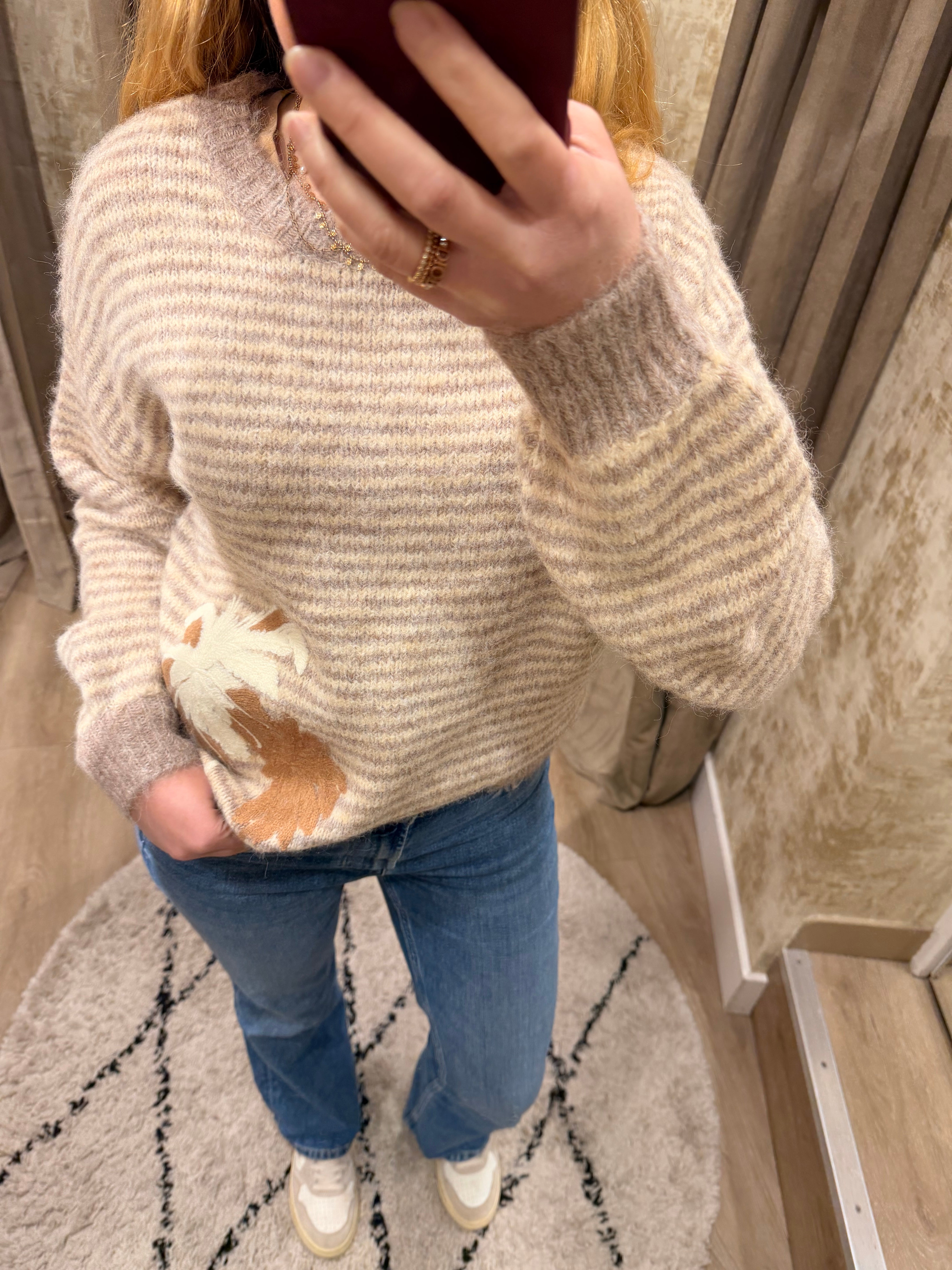 Pull beige rayé motif palmier femme style chic et naturel – Adoré Paris