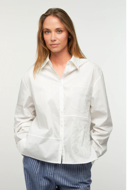 Chemise blanche femme à détails brodés Arlo – coupe moderne Adoré Paris