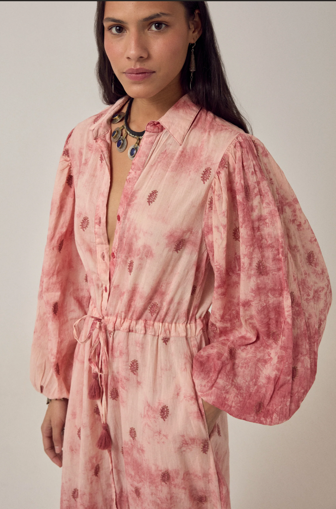 Robe Freya longue rose tie and dye – Robe bohème fluide manches longues femme – Maison Hôtel