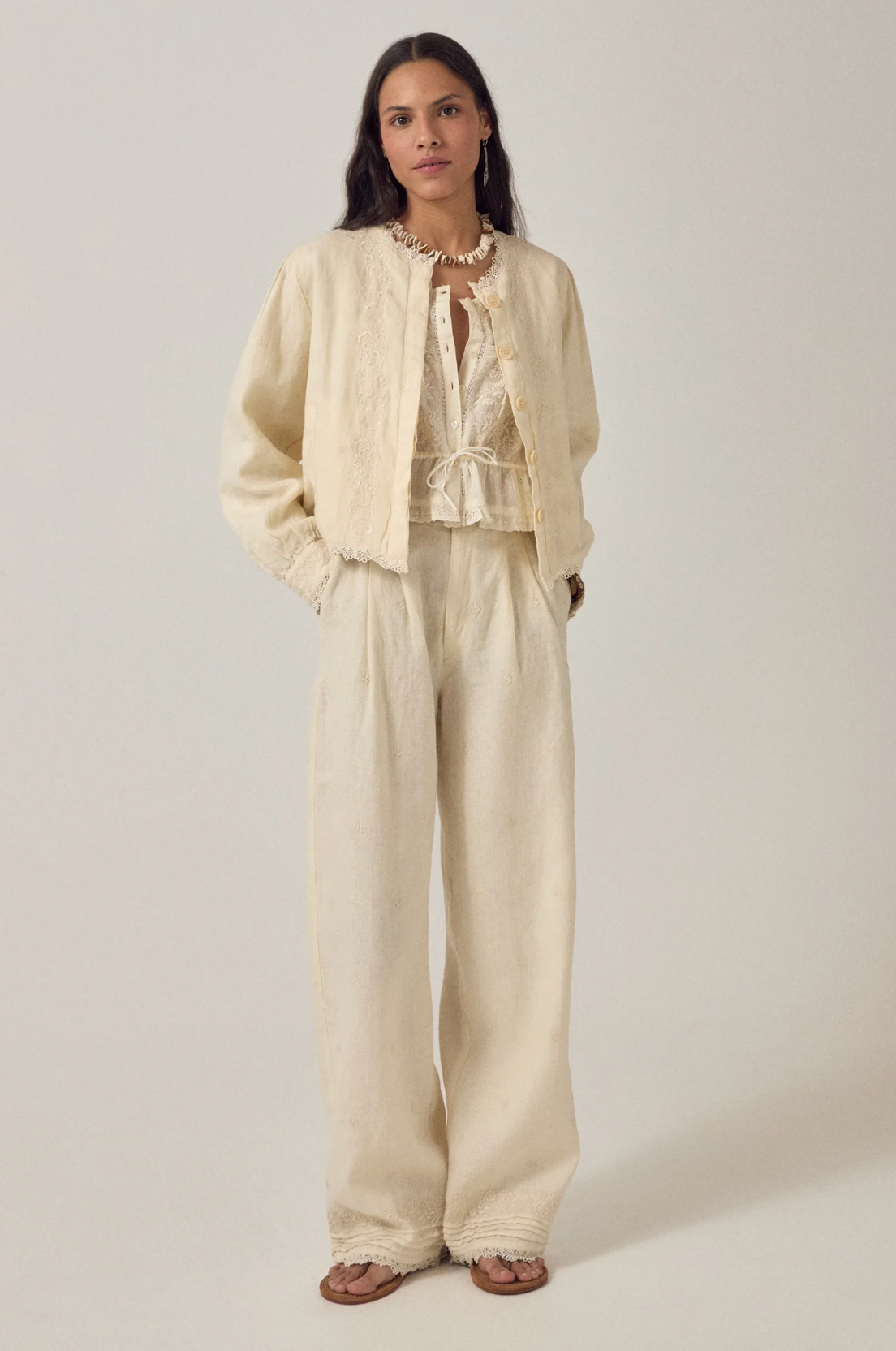 Veste Otelo beige en Lin – Veste légère brodée femme élégante – Maison Hôtel