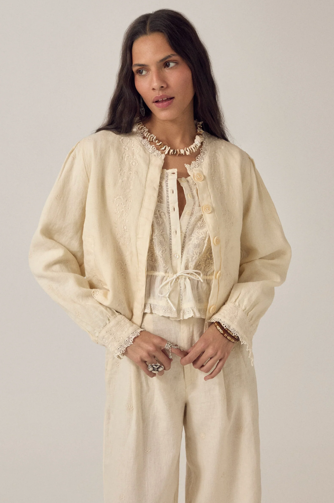 Veste Otelo beige en Lin – Veste légère brodée femme élégante – Maison Hôtel