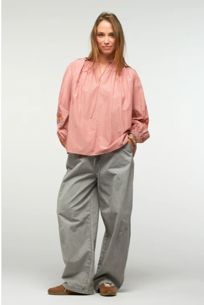 Blouse DANE rayée brique avec broderies bohèmes chic – Adoré Paris