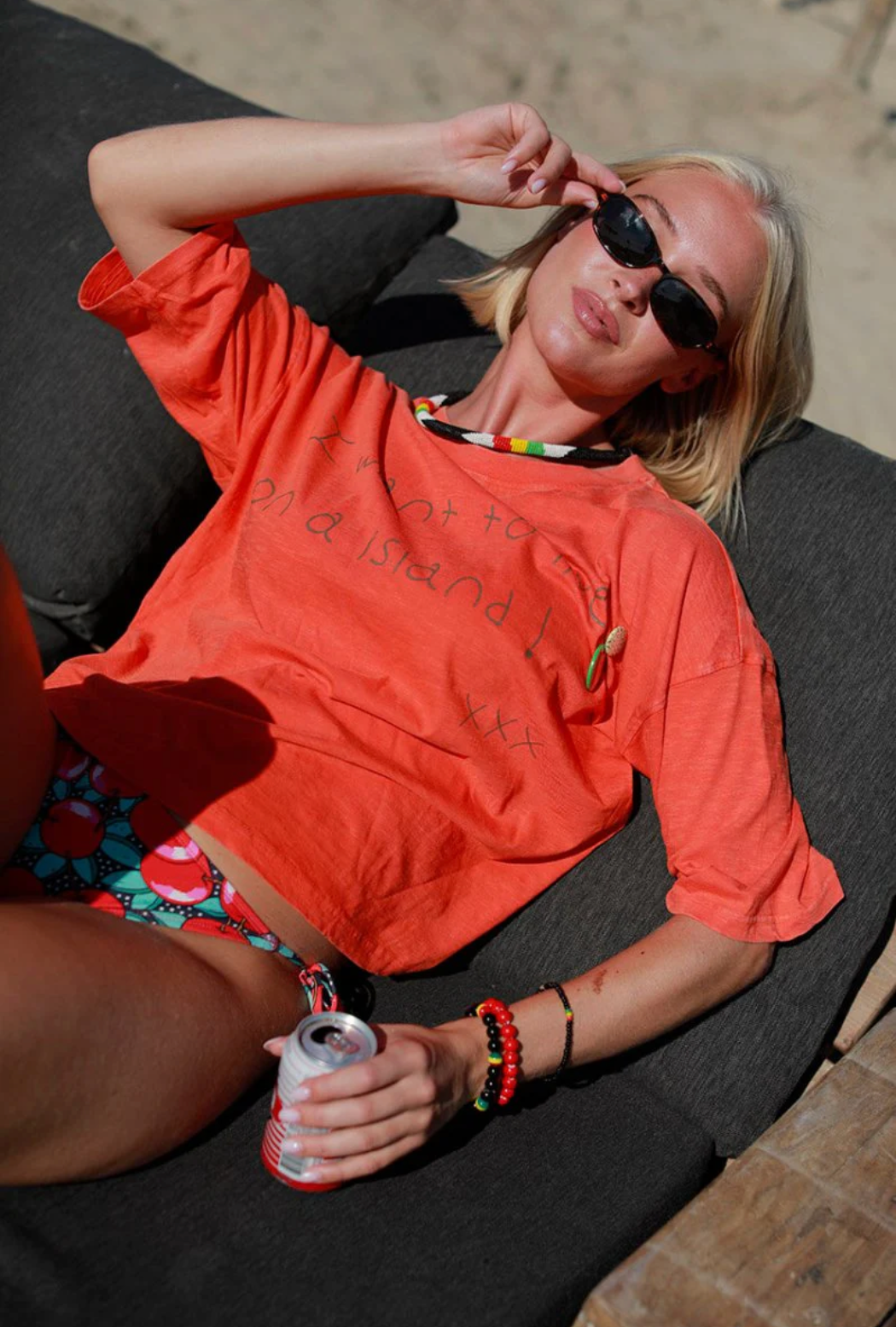 T-shirt femme ILDA orange en coton 100% coupe loose message imprimé – One Tee