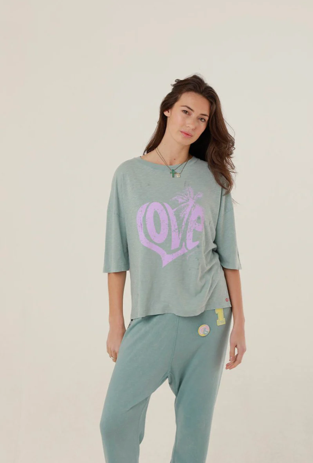 T-shirt femme ANNA bleu stone et Kaki en coton, coupe loose imprimé LOVE – One Tee
