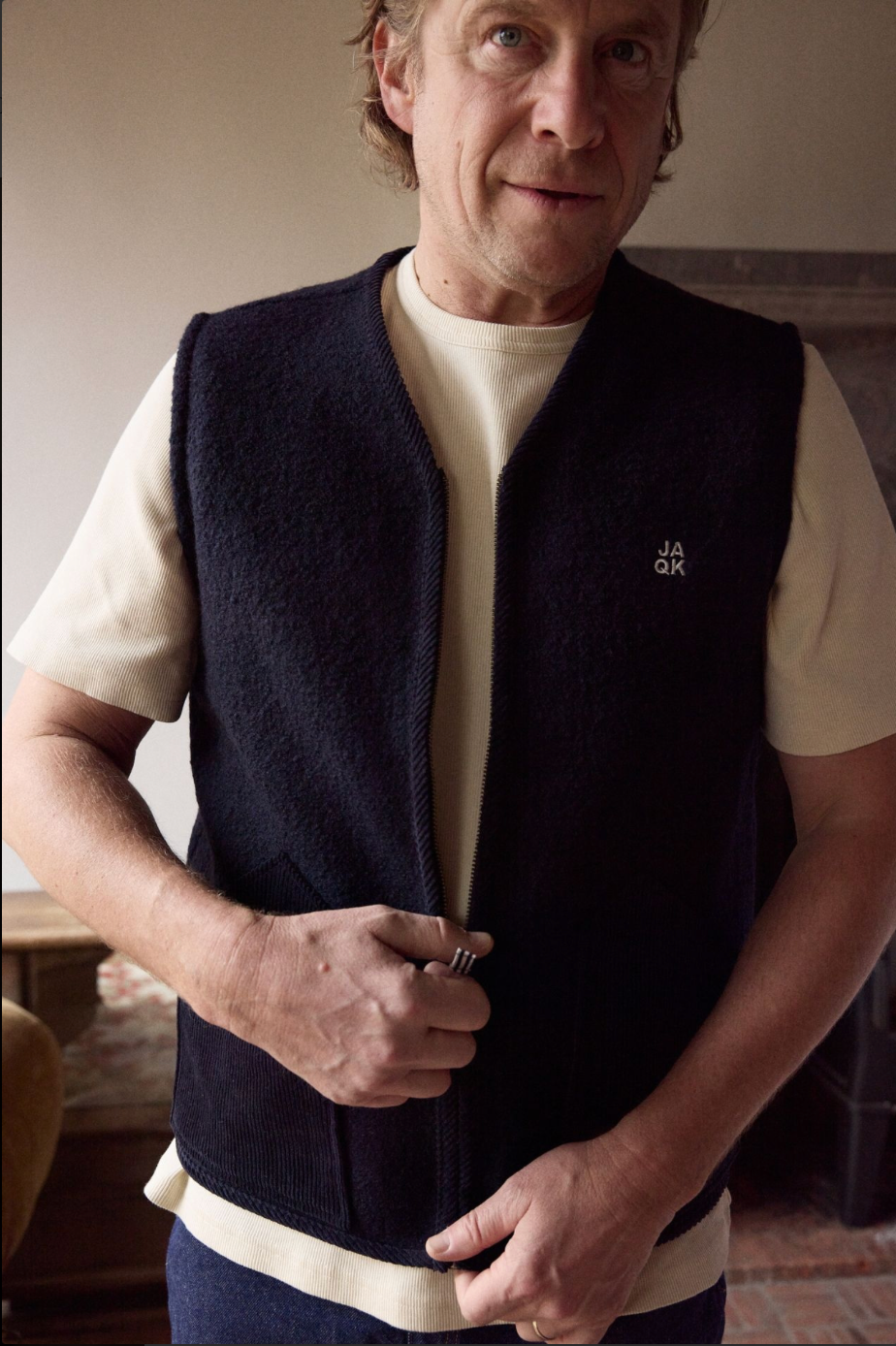 Veste sans manches homme en laine bleu marine élégante et chaude – JAQK