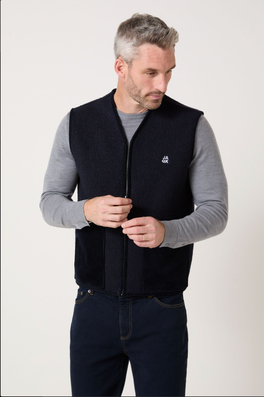 Veste sans manches homme en laine bleu marine élégante et chaude – JAQK
