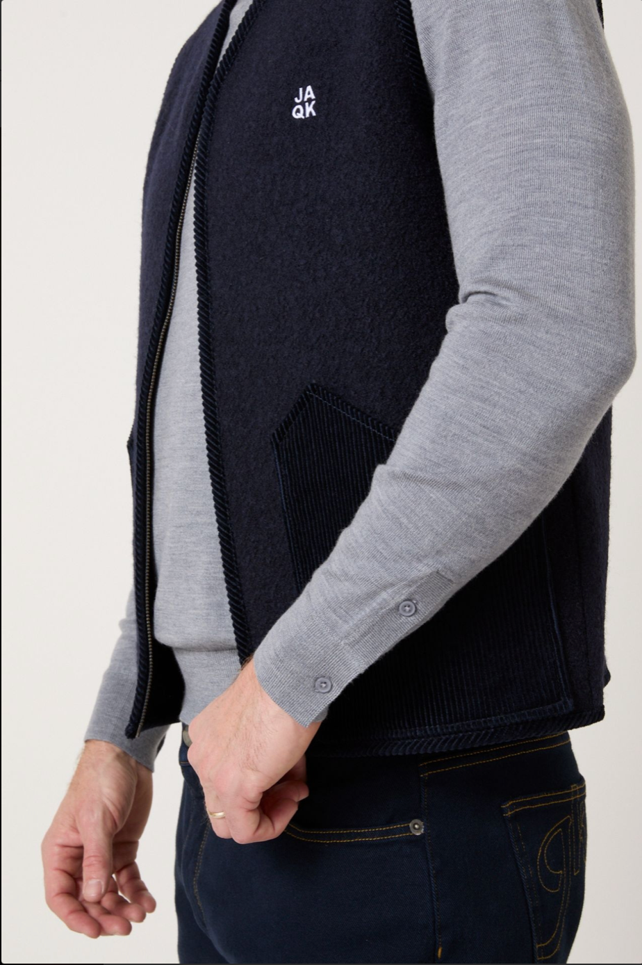 Veste sans manches homme en laine bleu marine élégante et chaude – JAQK