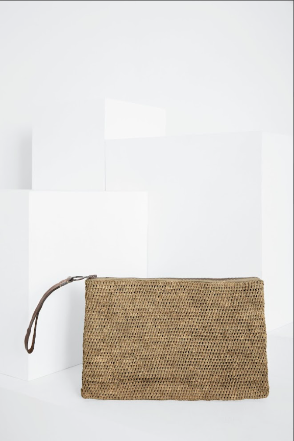 Pochette en raphia AMPY faite main – Élégante et naturelle – IBELIV